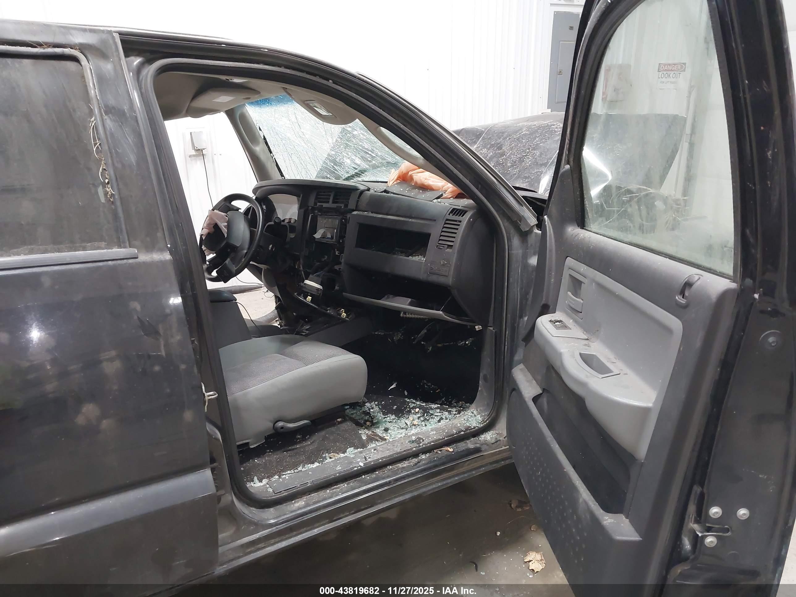 DODGE DAKOTA image 5