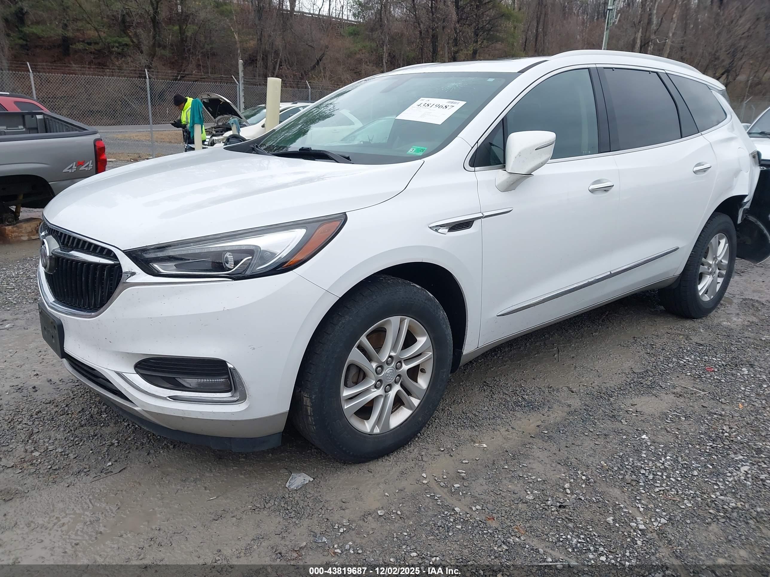 BUICK ENCLAVE image 2