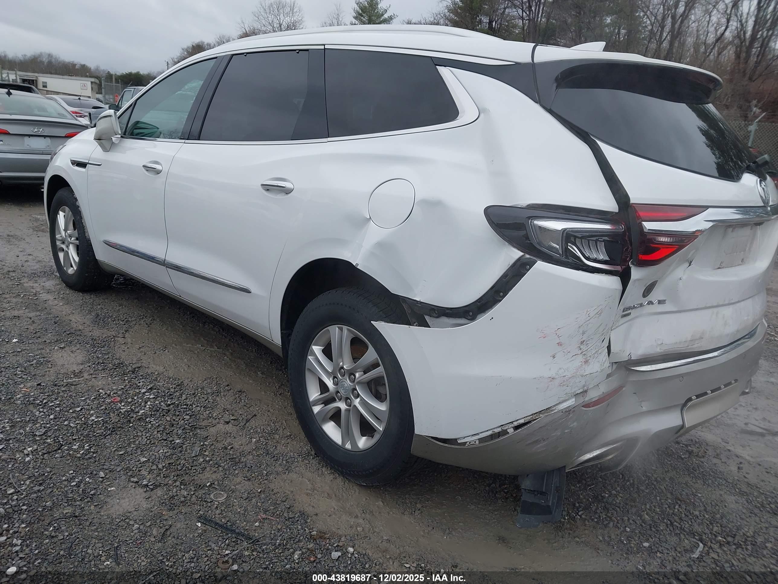 BUICK ENCLAVE image 3