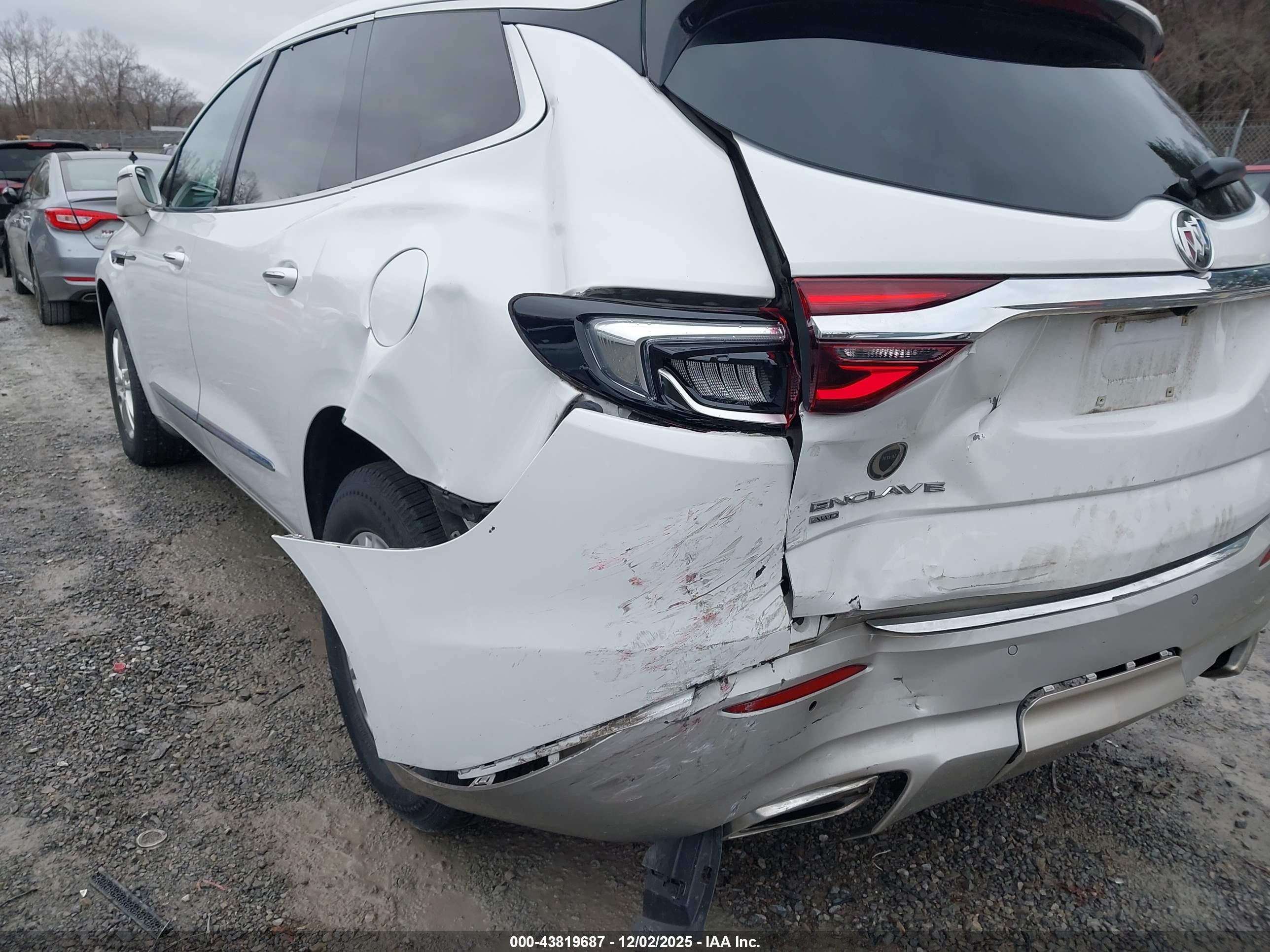 BUICK ENCLAVE image 6