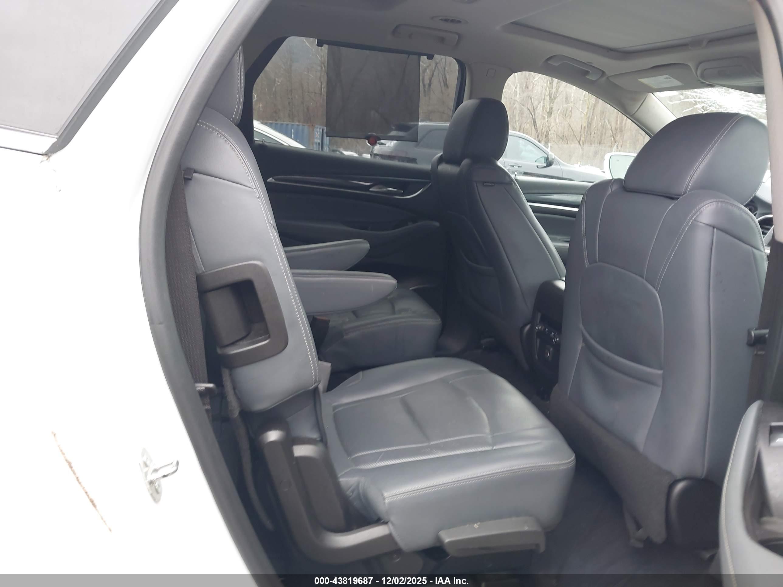 BUICK ENCLAVE image 8