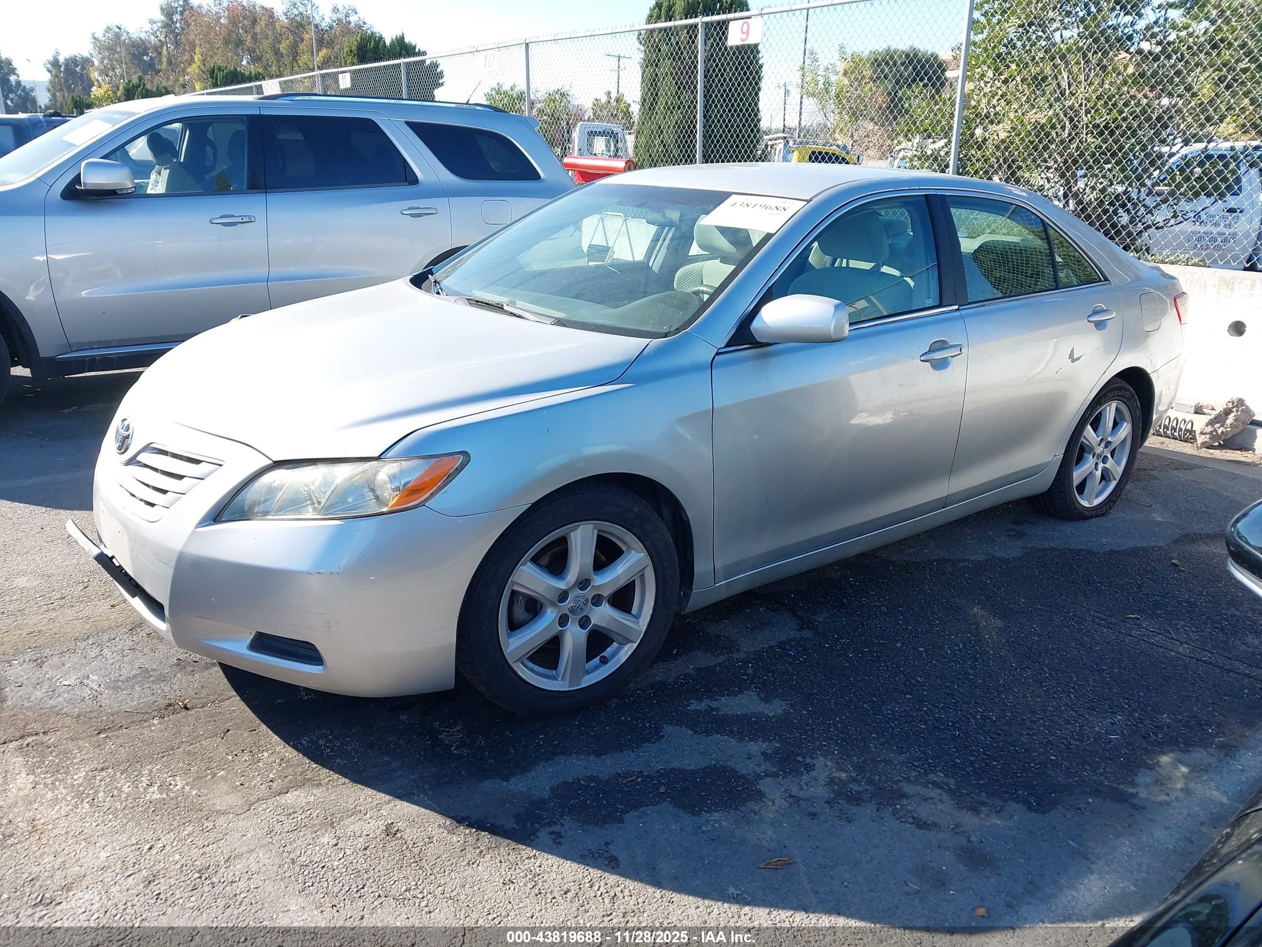 TOYOTA CAMRY image 2