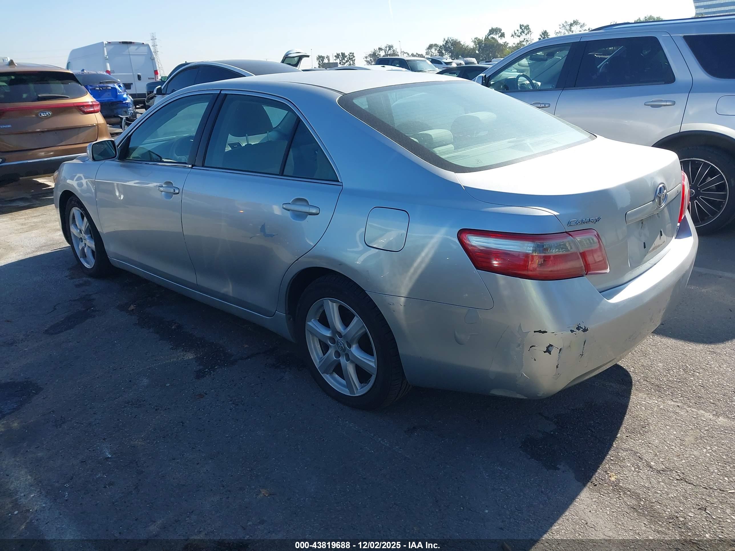TOYOTA CAMRY image 3