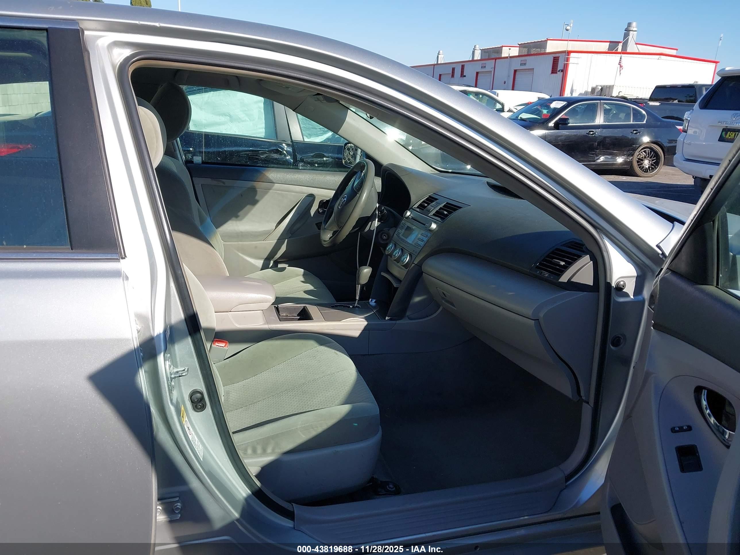 TOYOTA CAMRY image 5