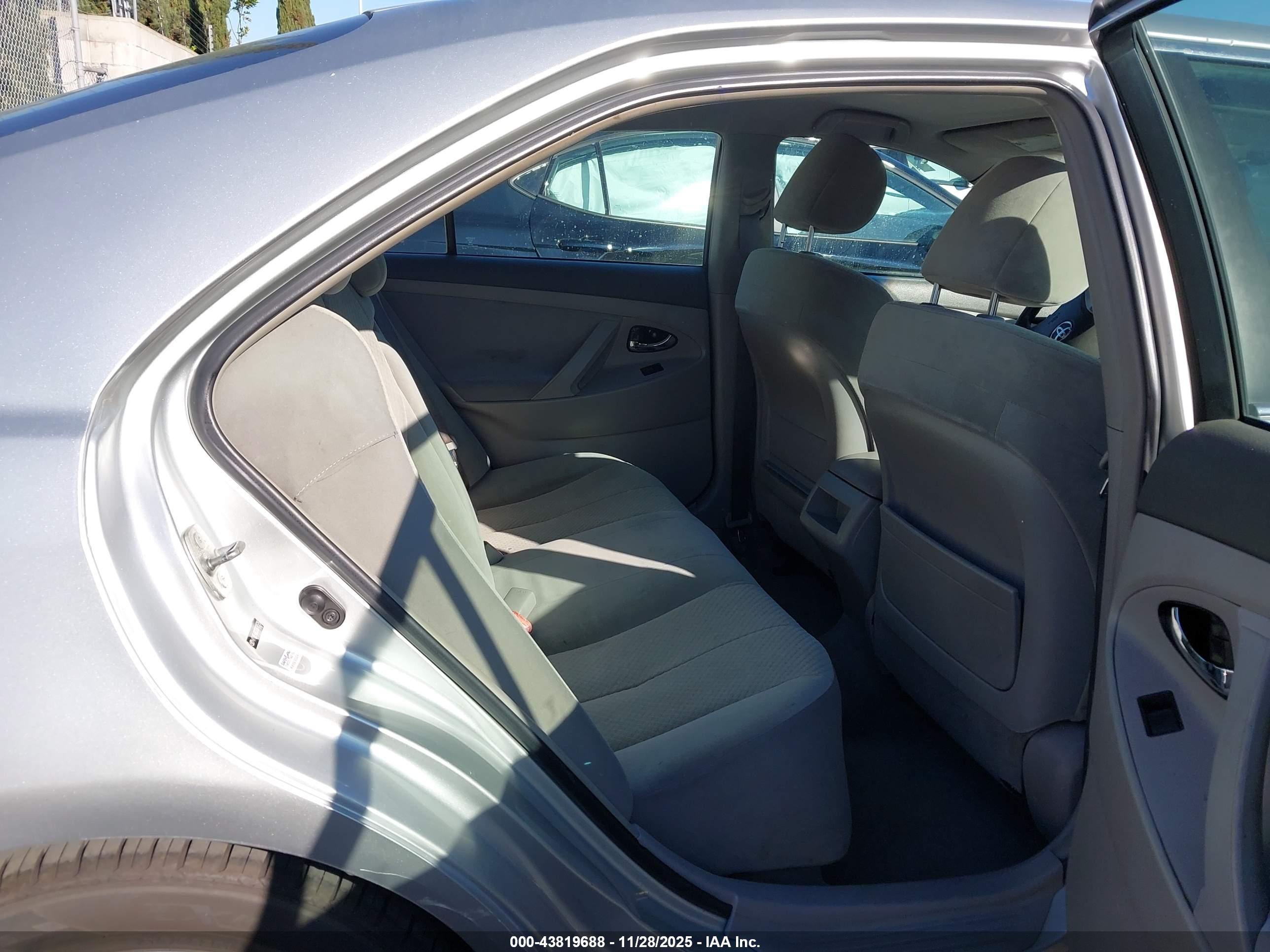 TOYOTA CAMRY image 8