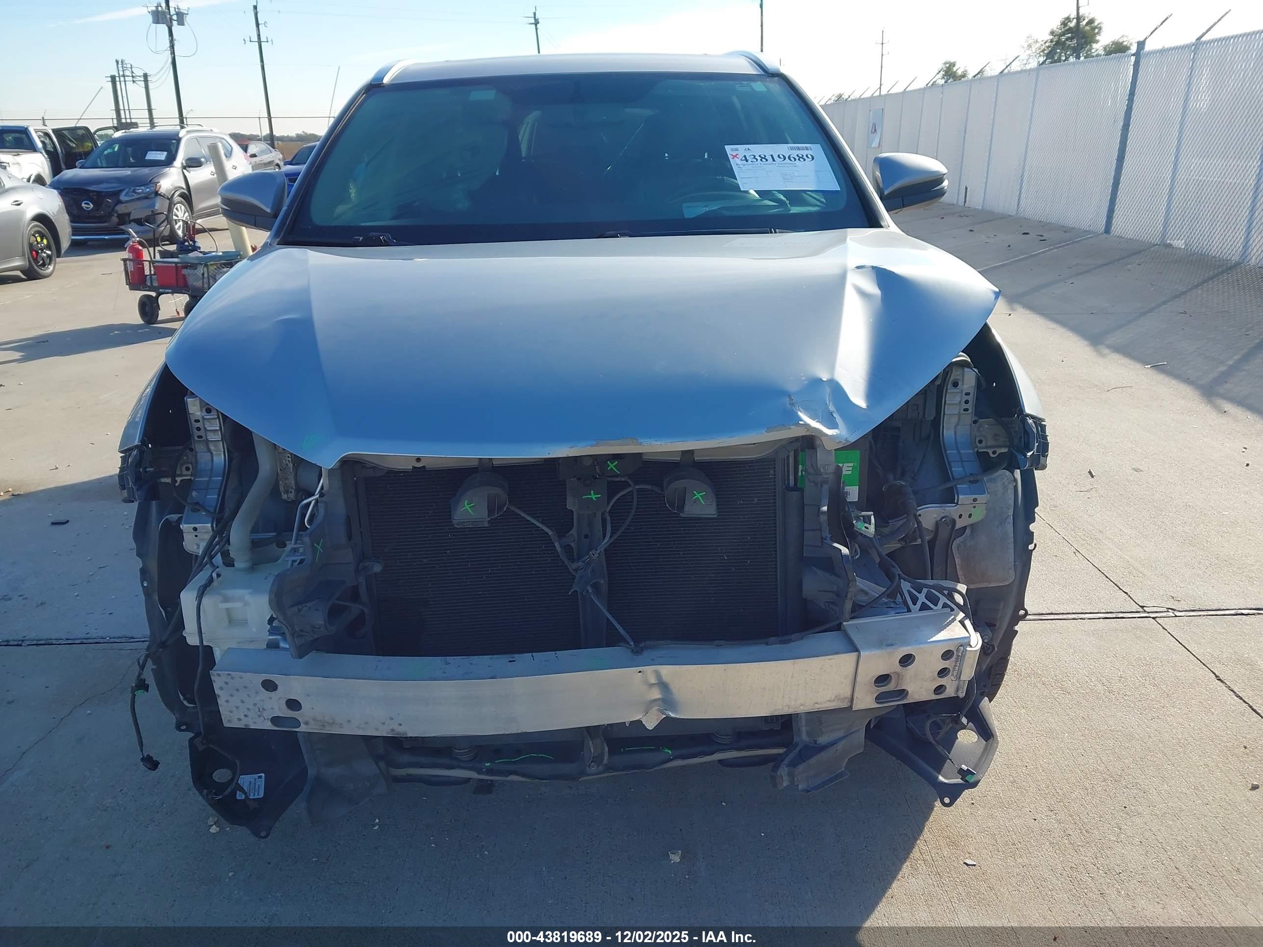 TOYOTA HIGHLANDER image 6