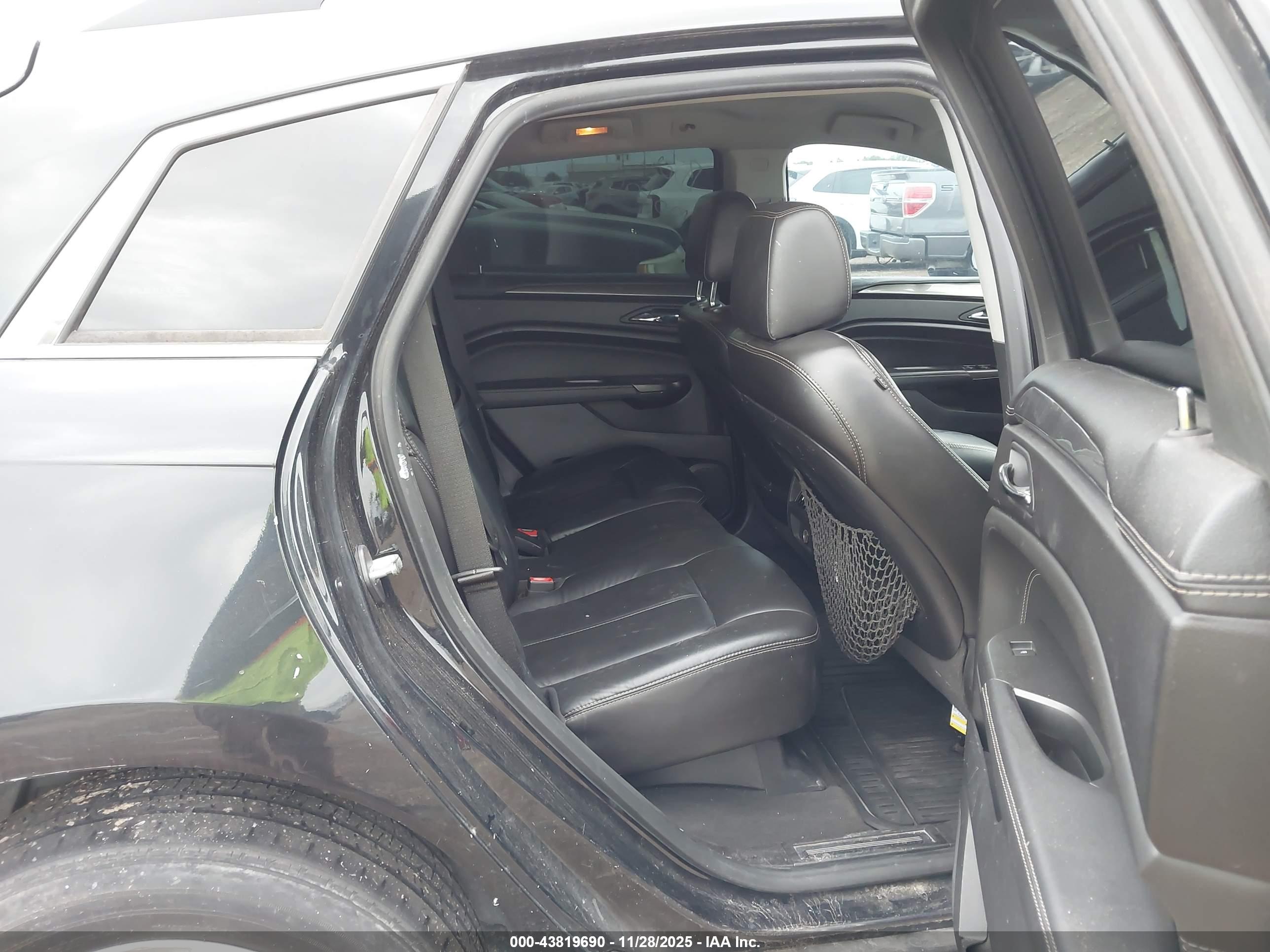 CADILLAC SRX image 8