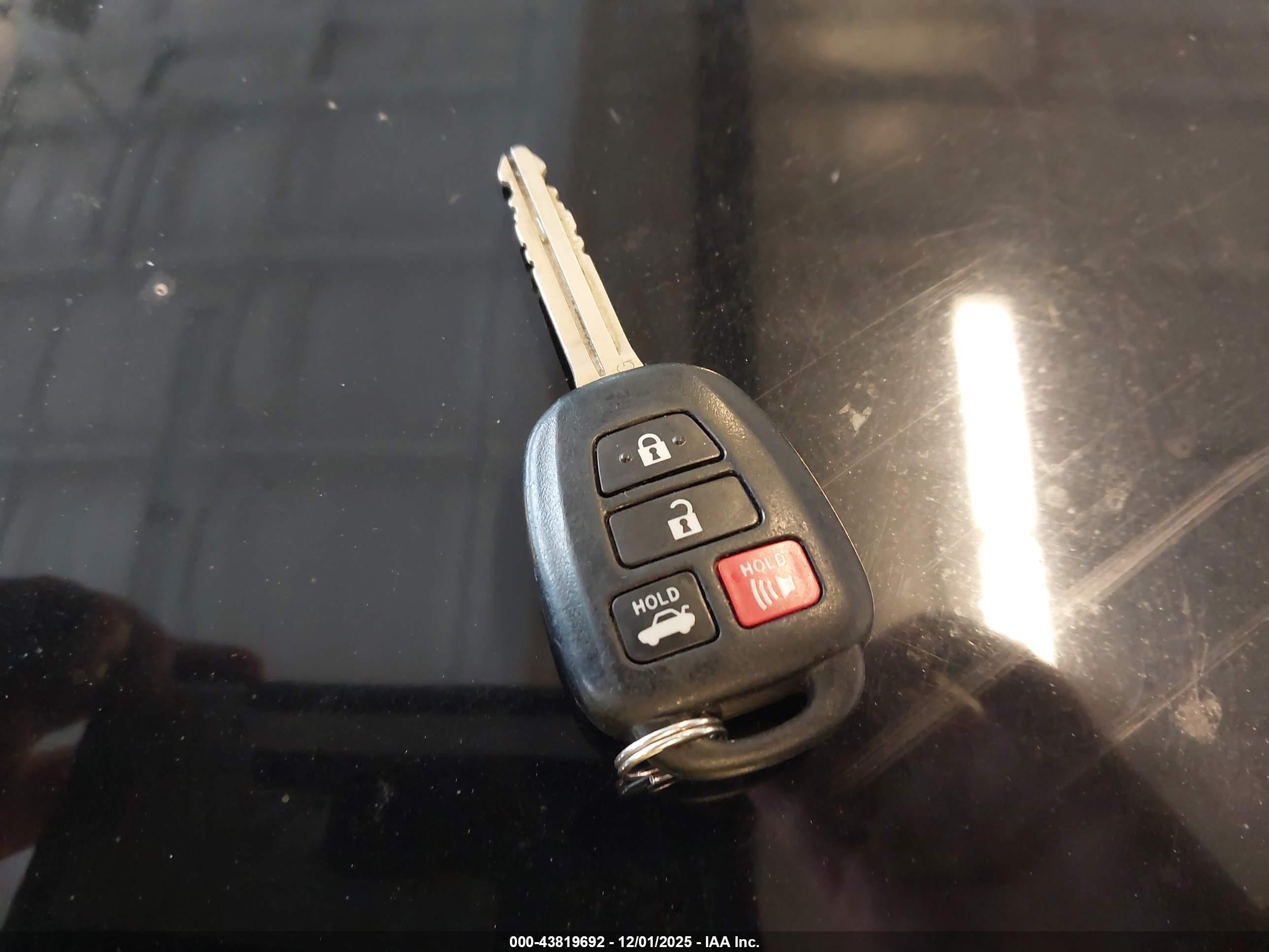 TOYOTA CAMRY image 11