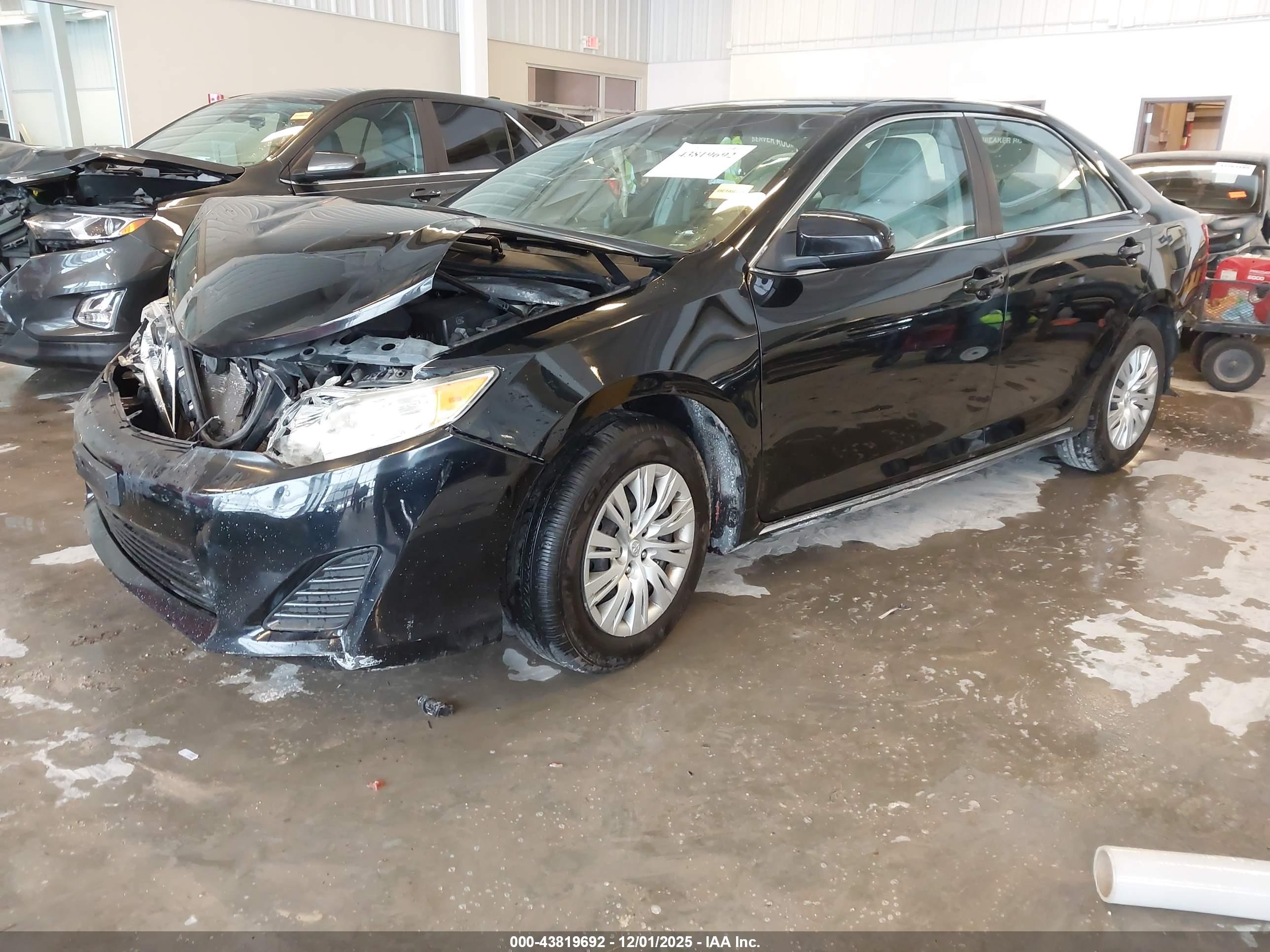 TOYOTA CAMRY image 2