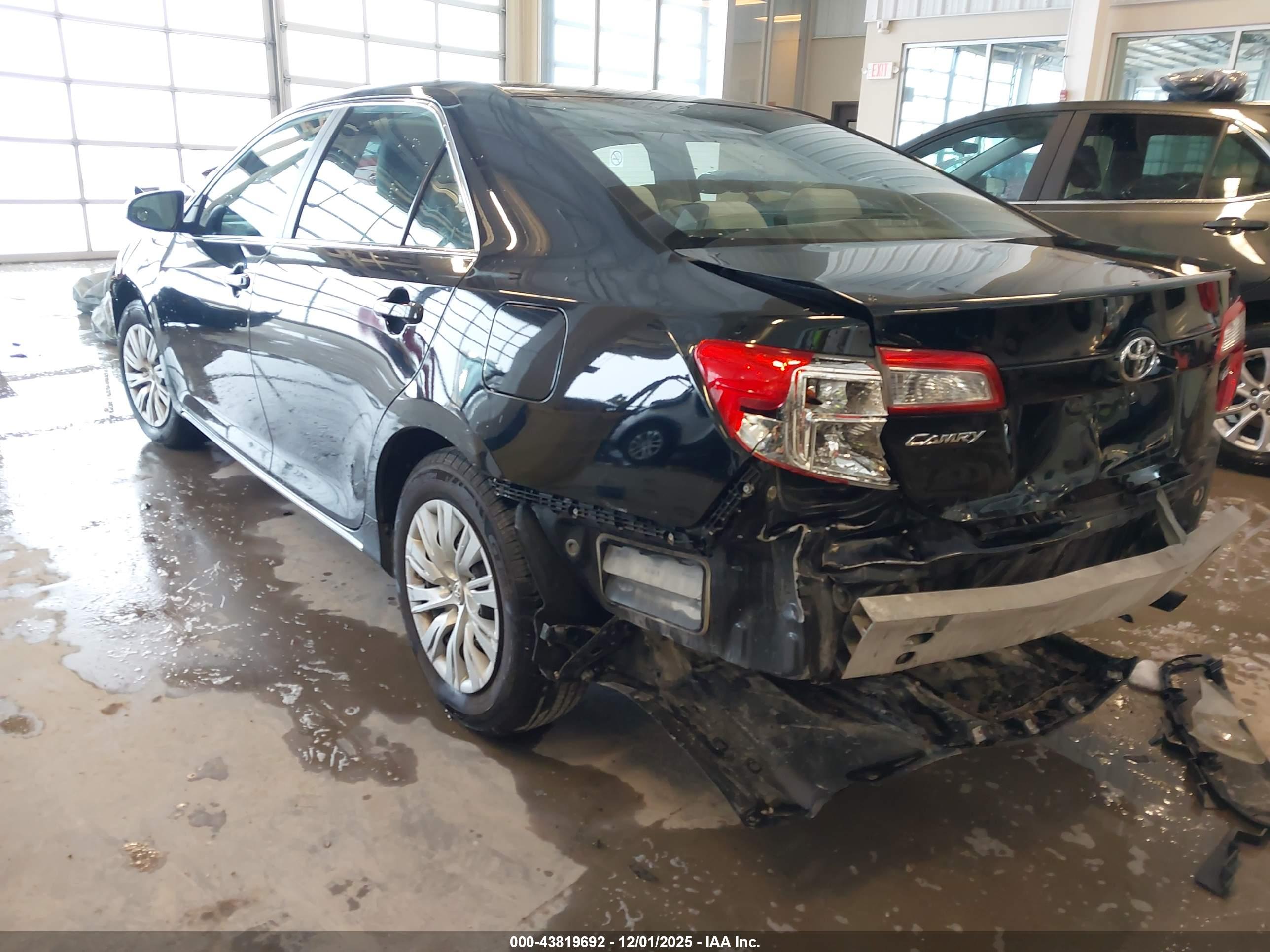 TOYOTA CAMRY image 3