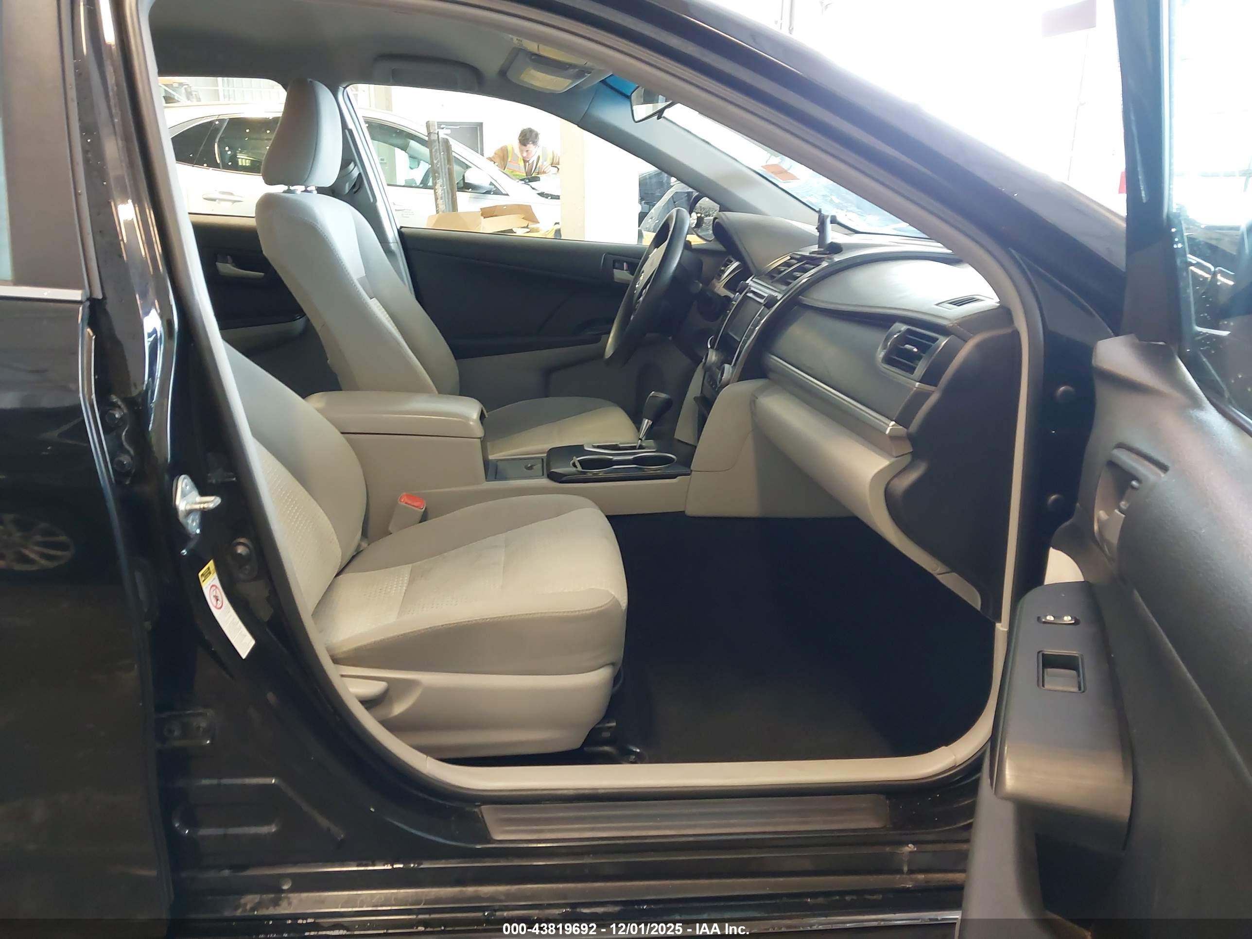 TOYOTA CAMRY image 5