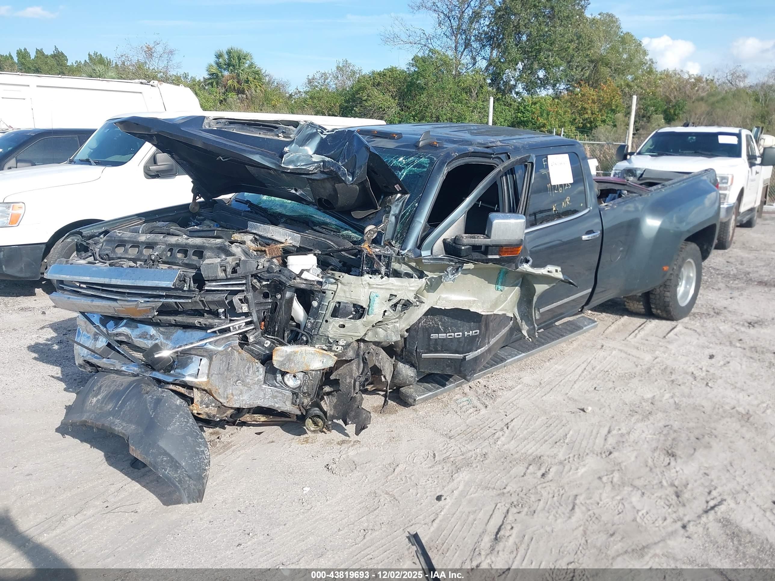 CHEVROLET SILVERADO image 2