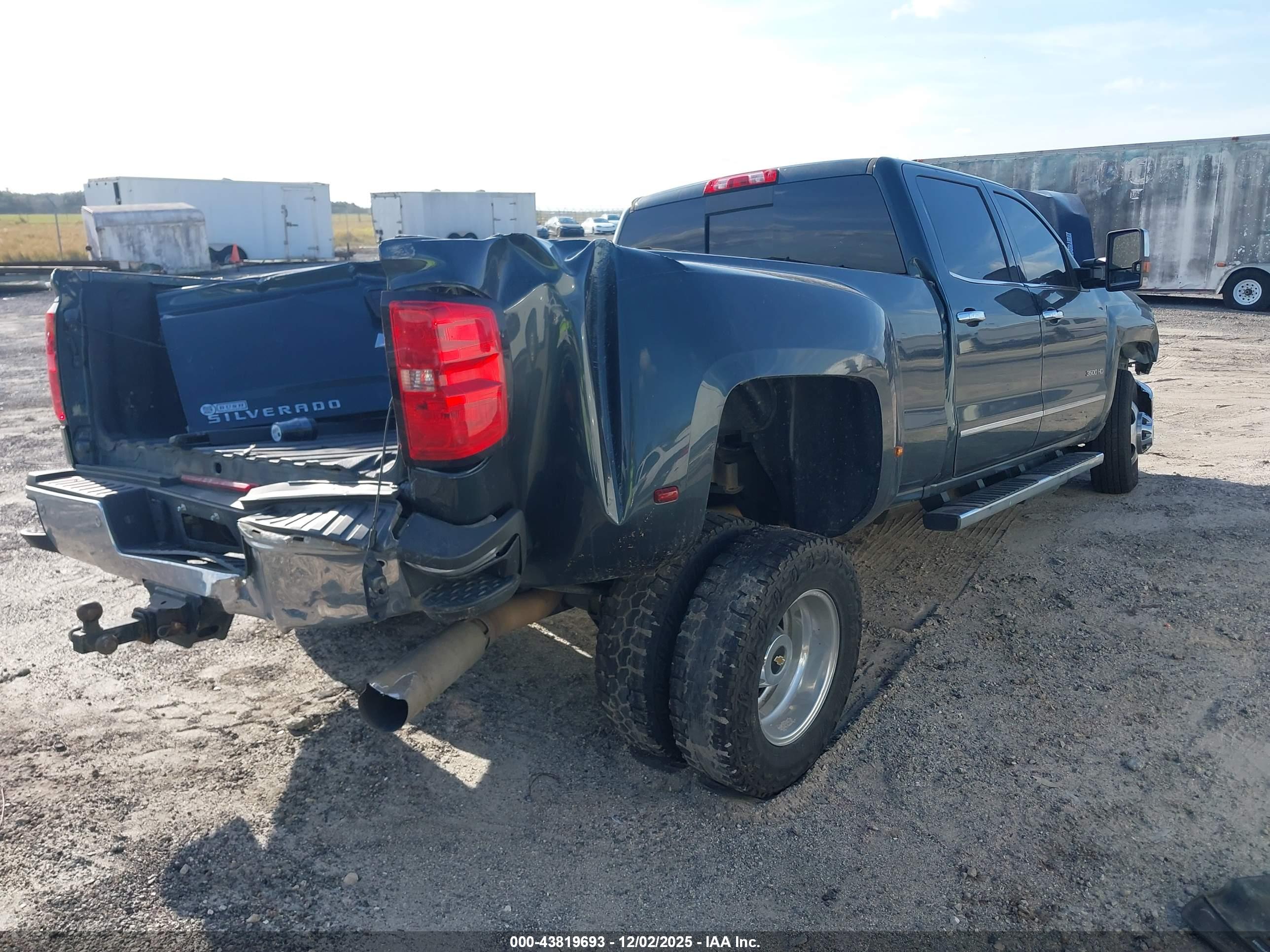 CHEVROLET SILVERADO image 4