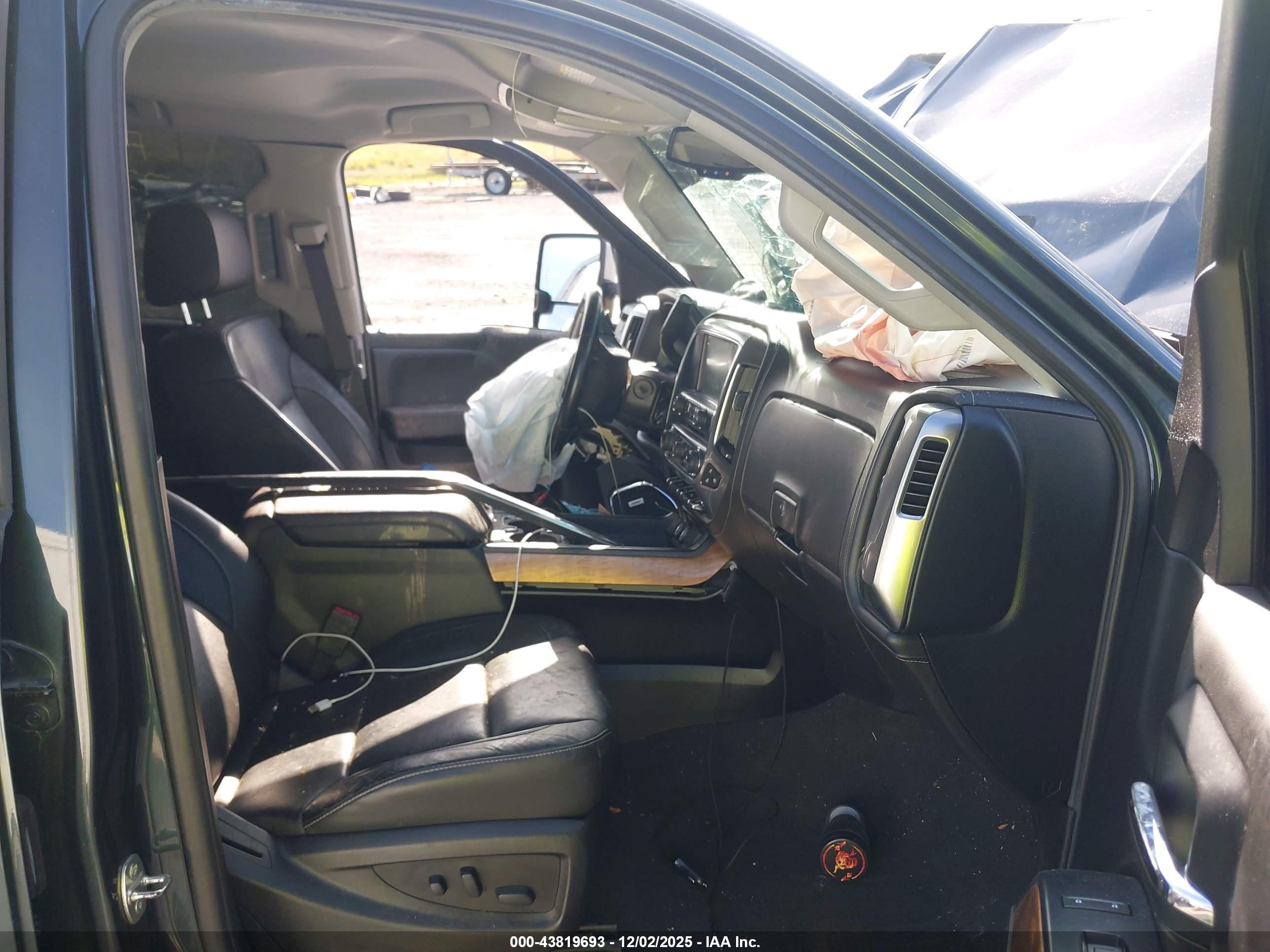CHEVROLET SILVERADO image 5