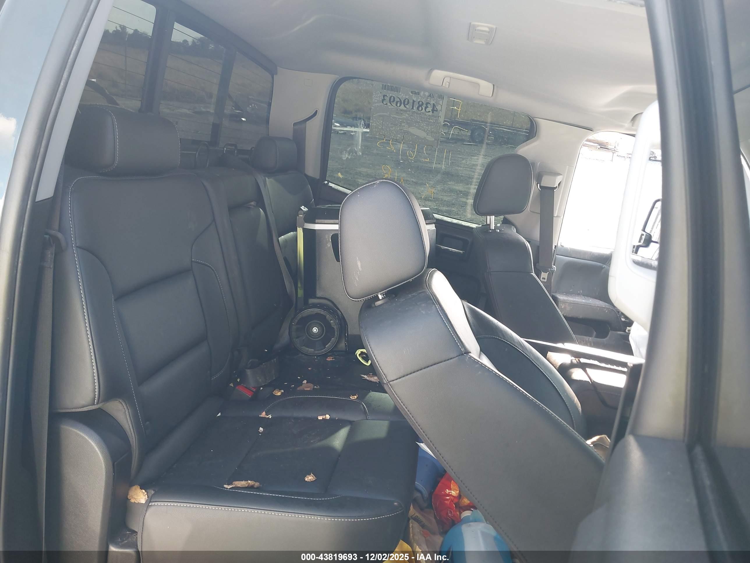 CHEVROLET SILVERADO image 8