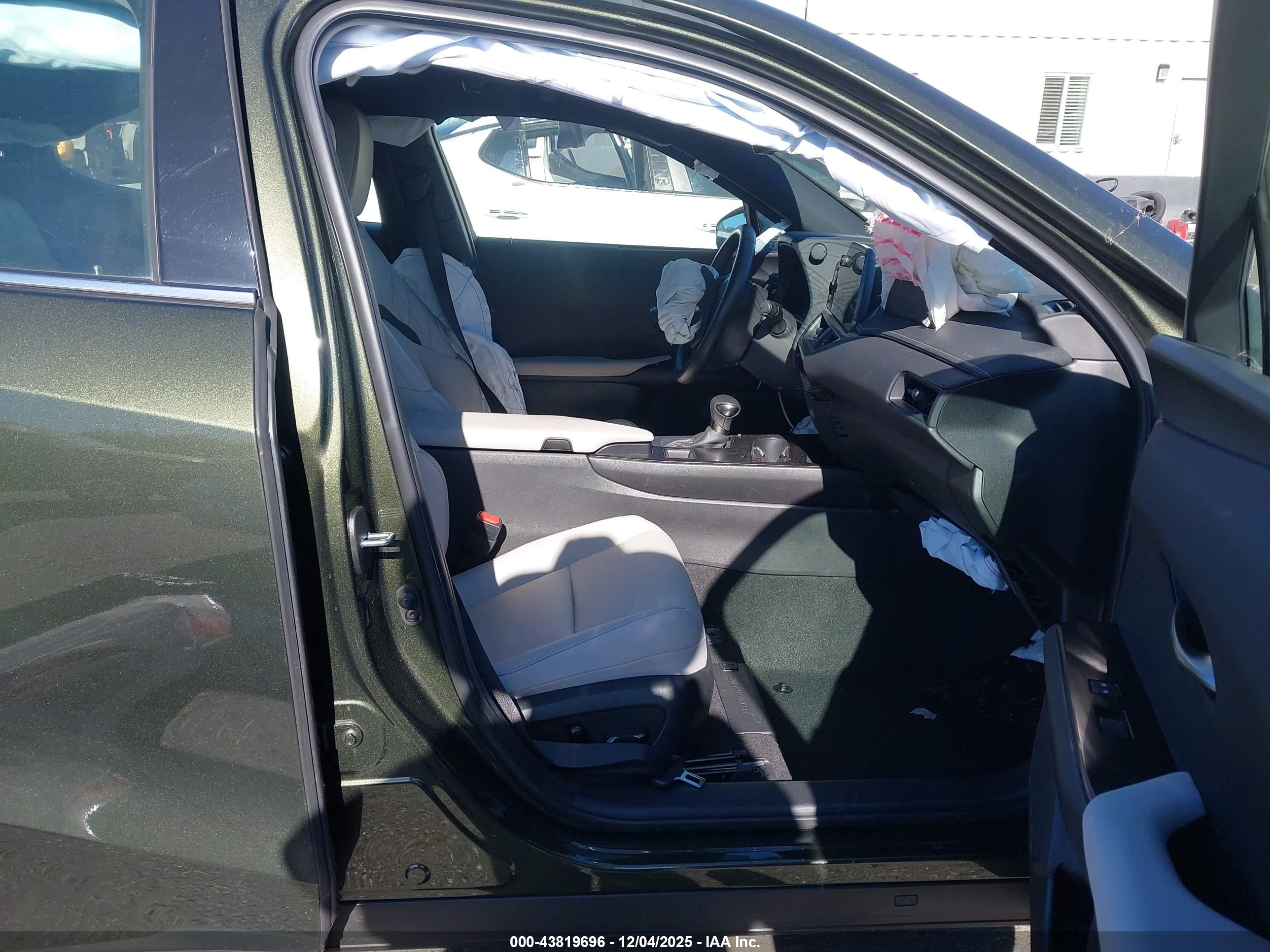 LEXUS UX image 5