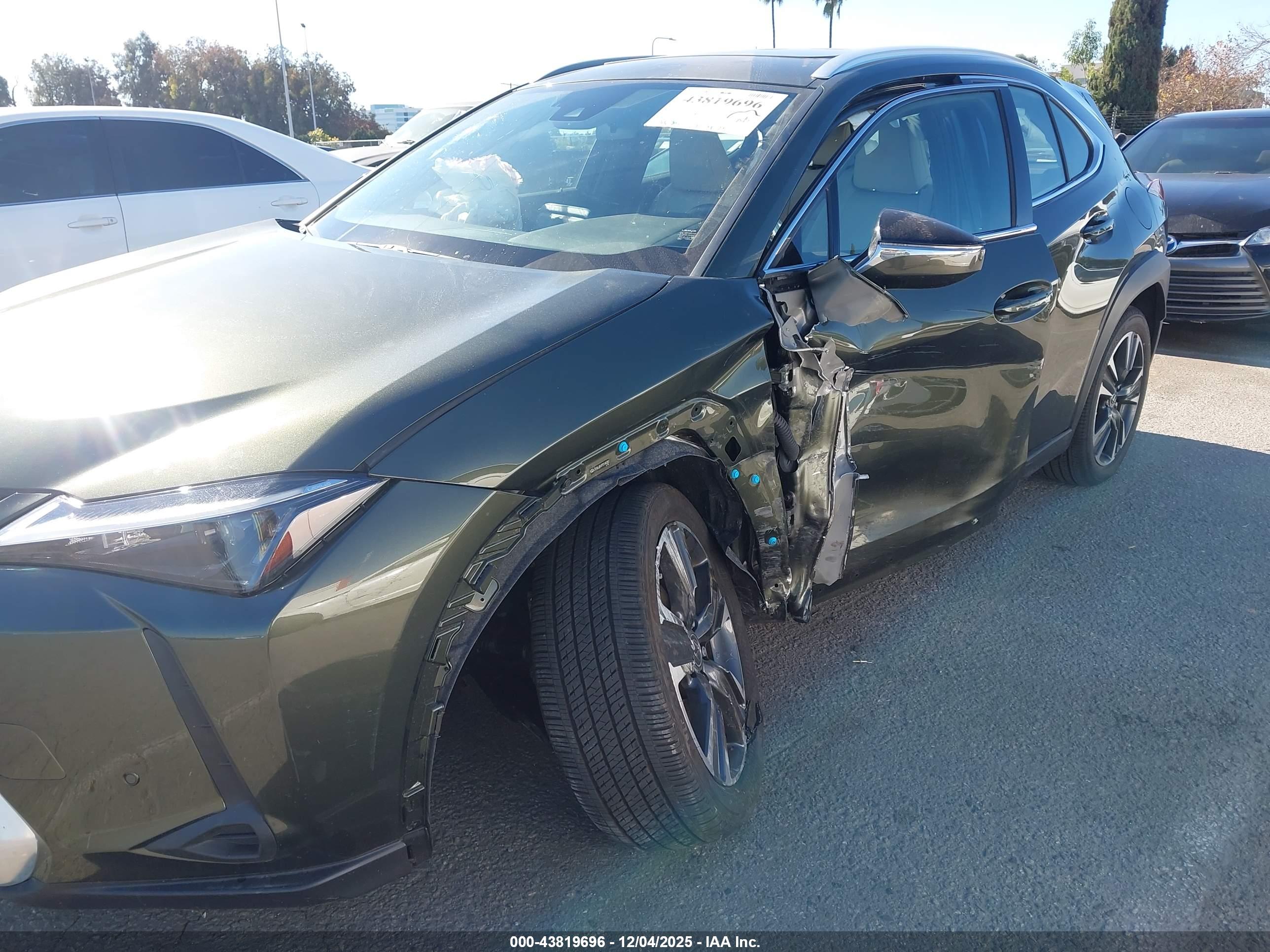 LEXUS UX image 6