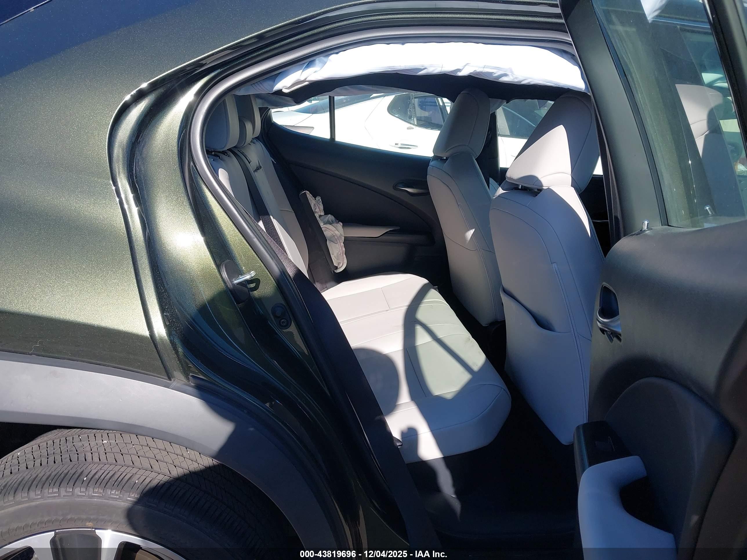 LEXUS UX image 8