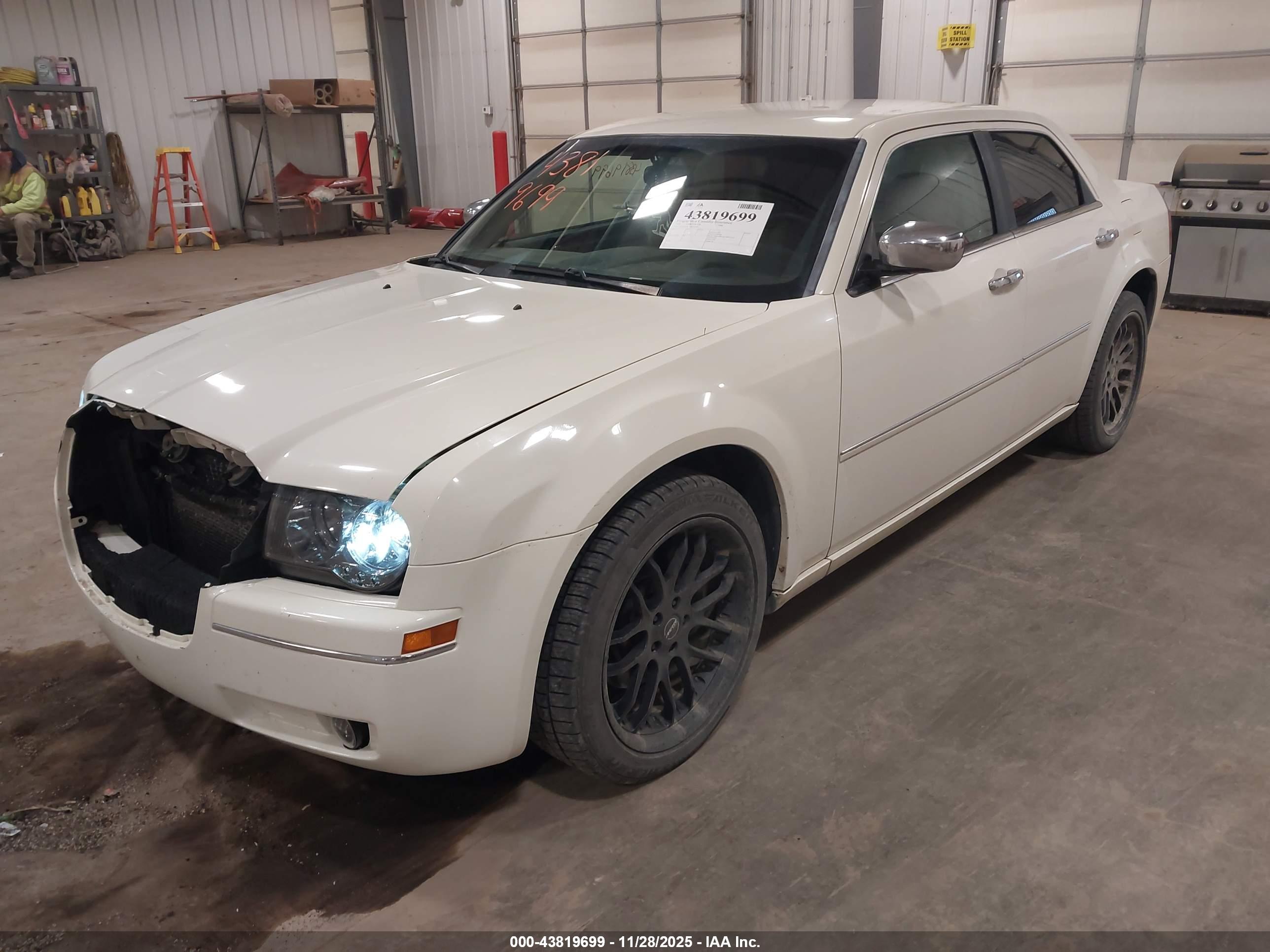 CHRYSLER 300C image 2