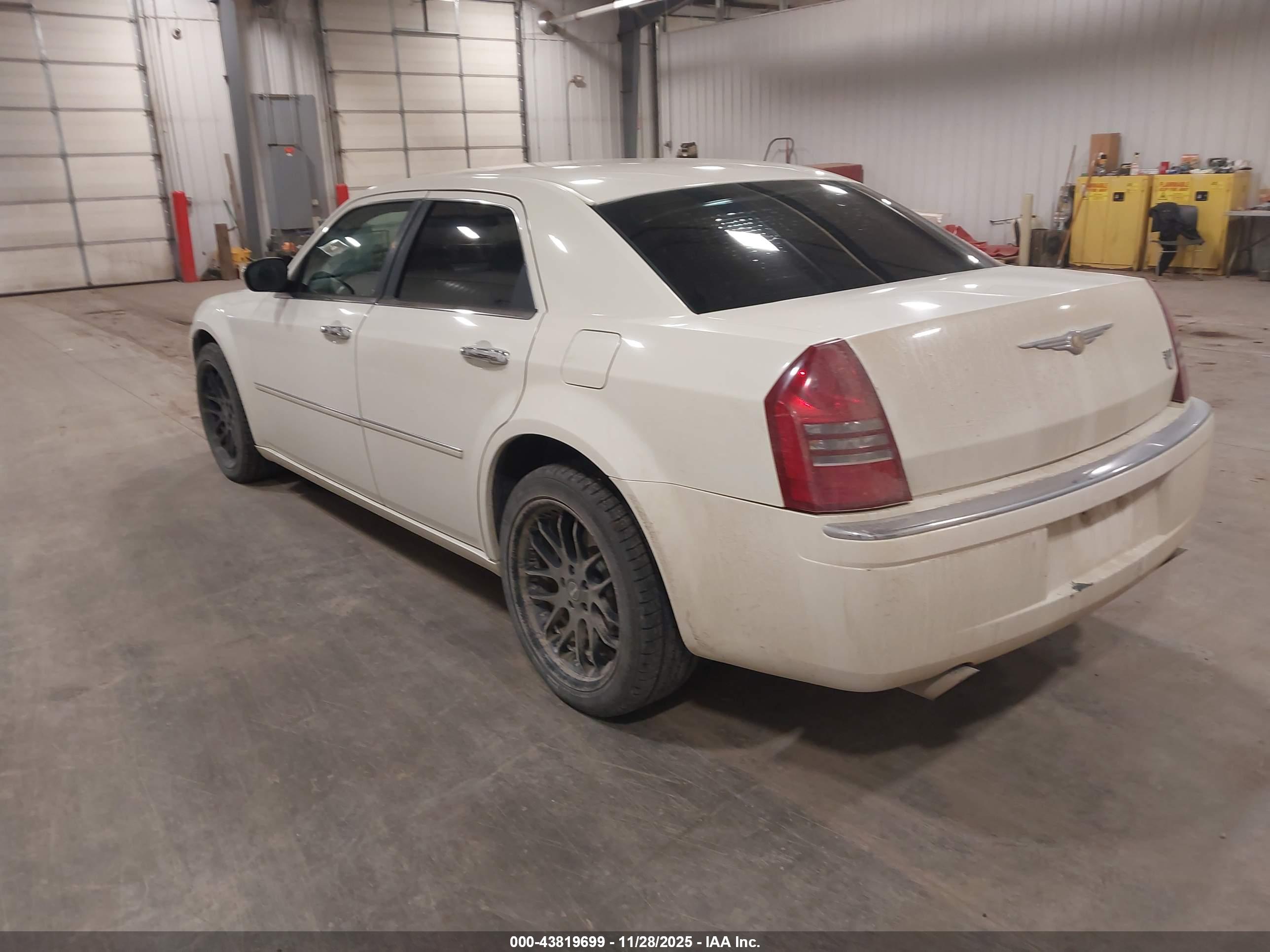 CHRYSLER 300C image 3