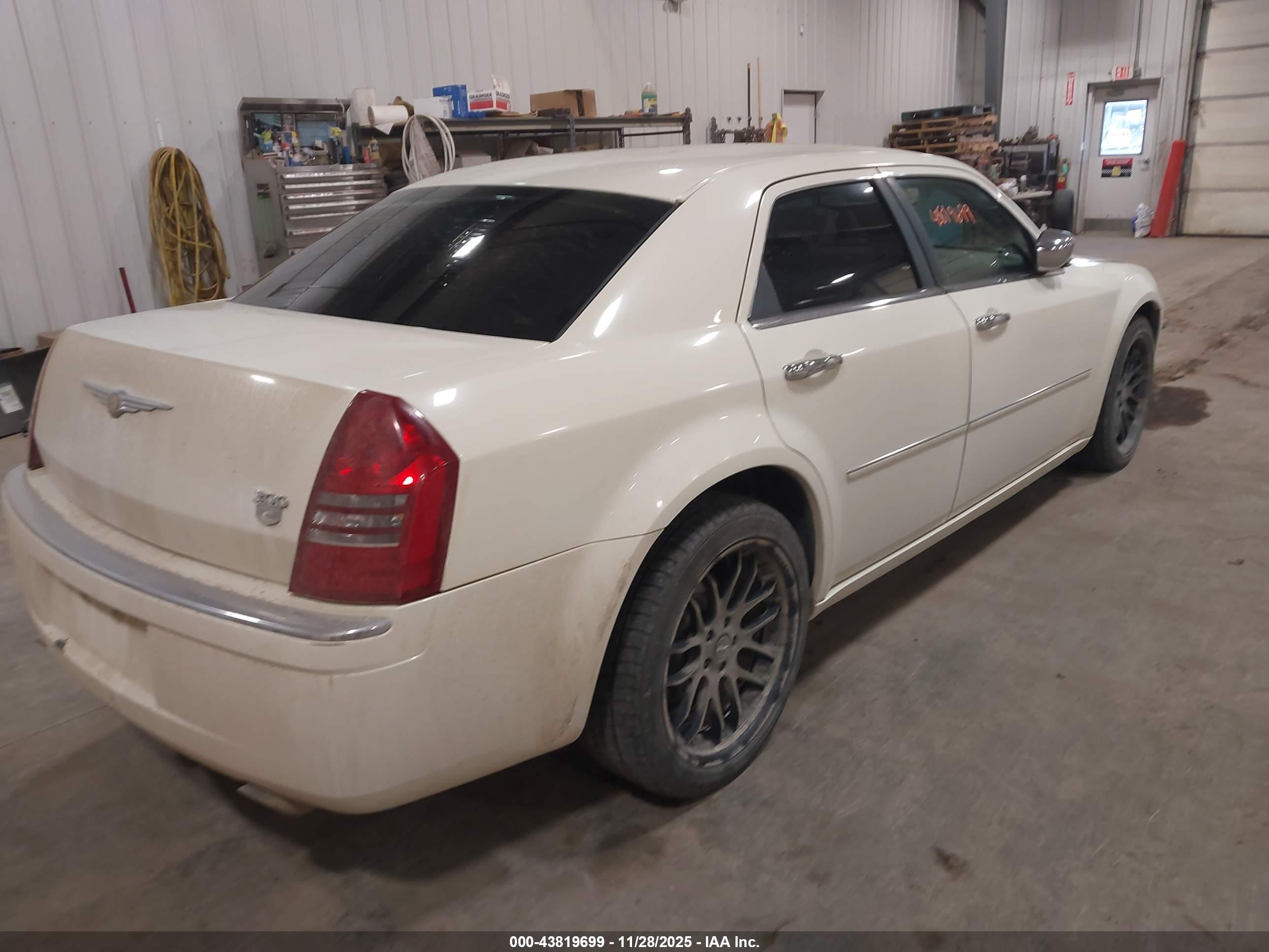 CHRYSLER 300C image 4