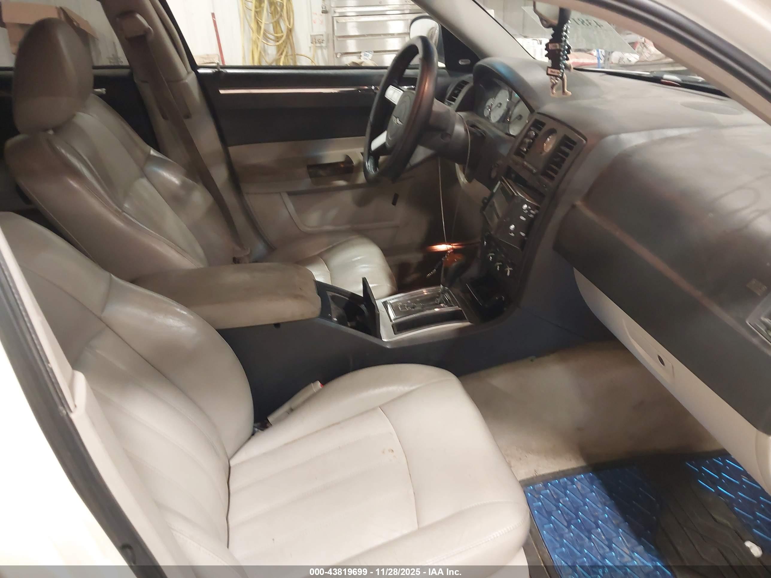 CHRYSLER 300C image 5