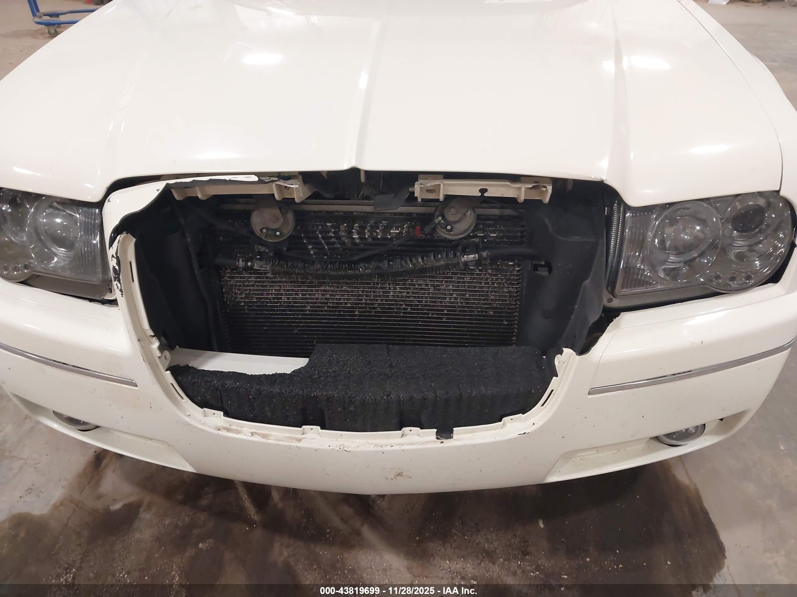 CHRYSLER 300C image 6