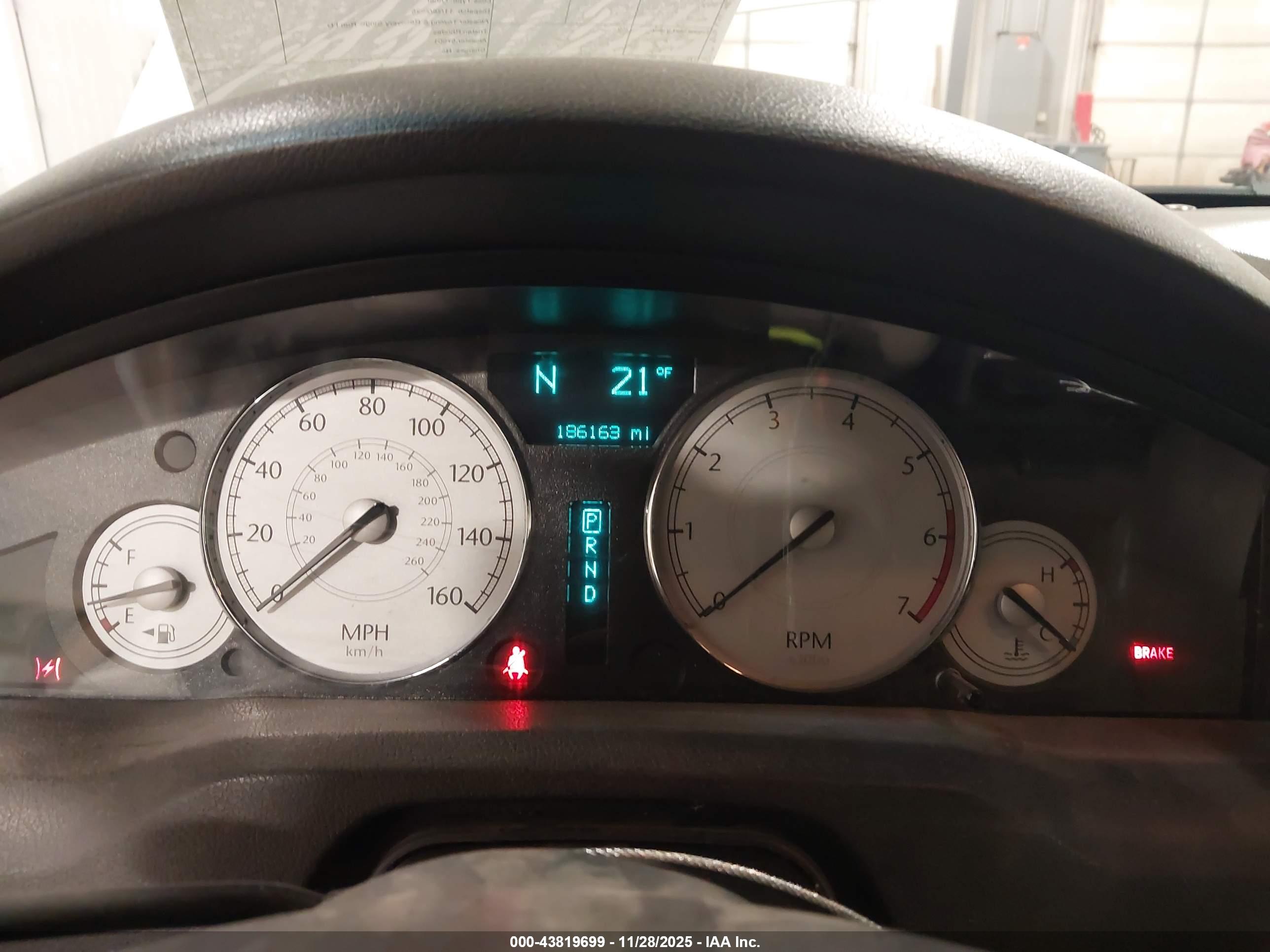 CHRYSLER 300C image 7