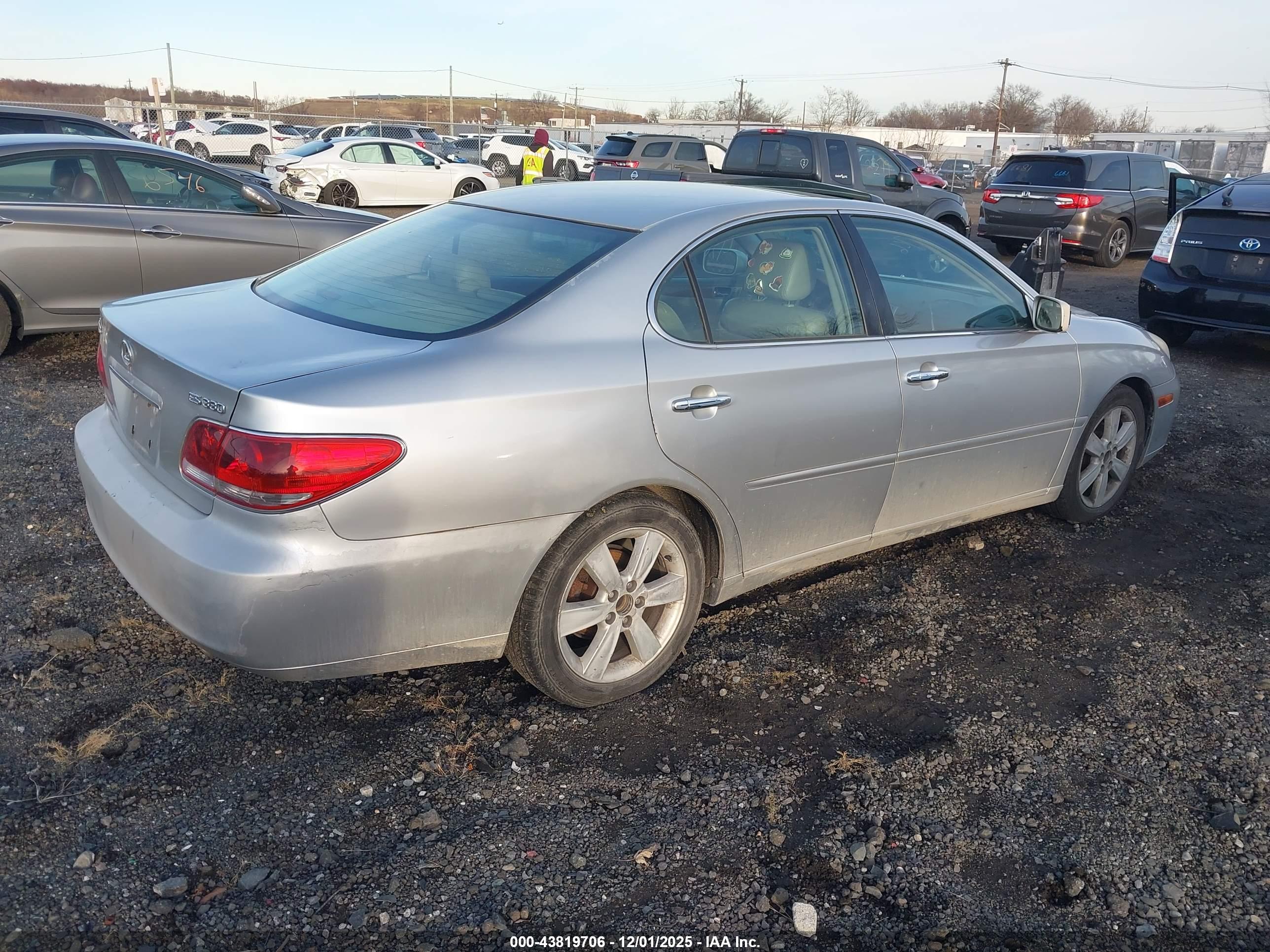 LEXUS ES image 4