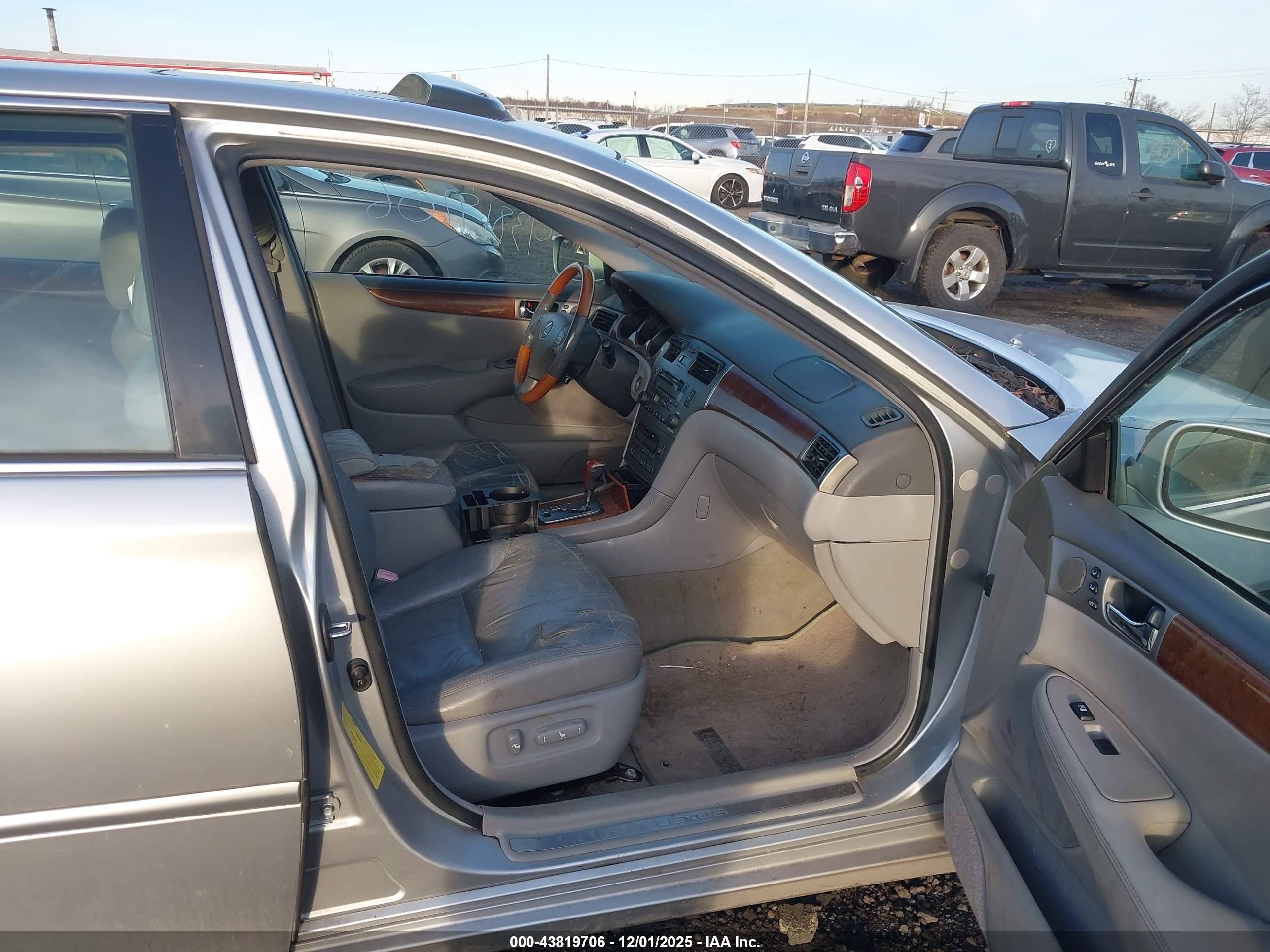 LEXUS ES image 5