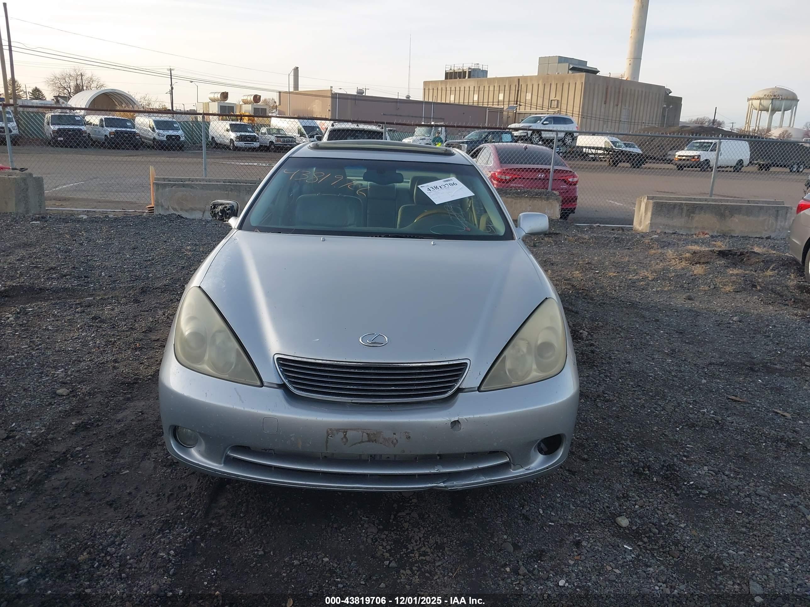 LEXUS ES image 6