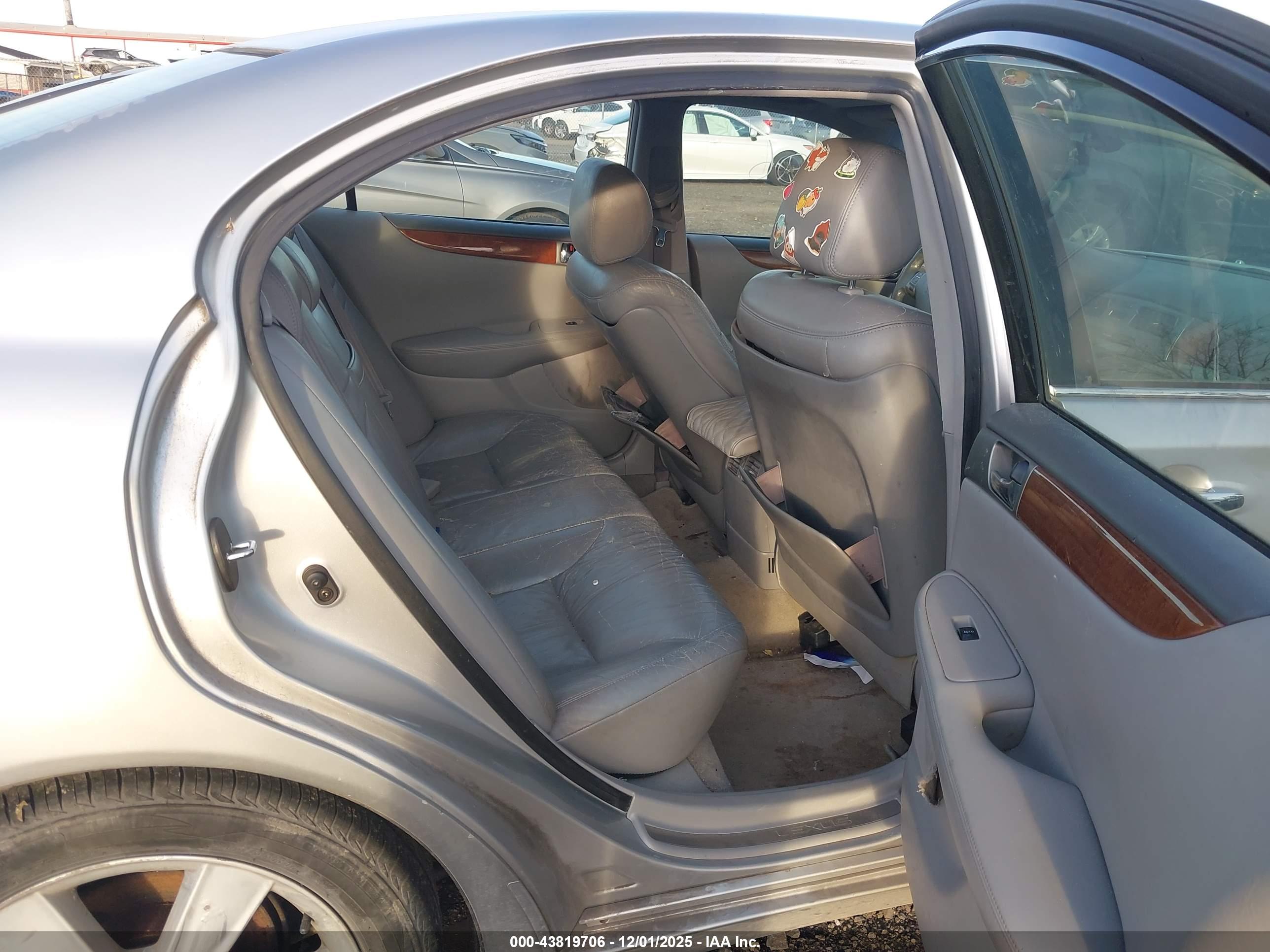 LEXUS ES image 8