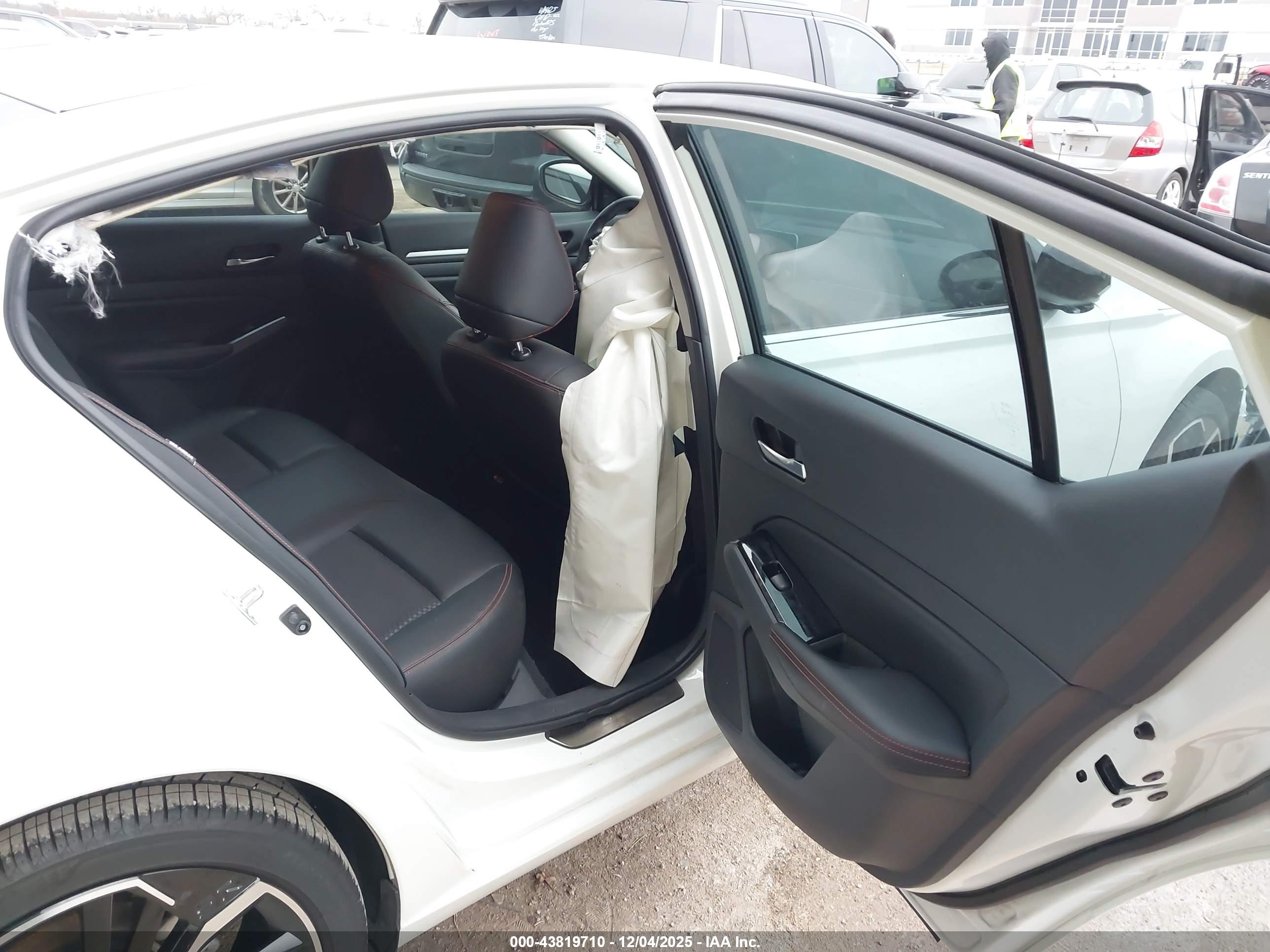NISSAN ALTIMA image 8