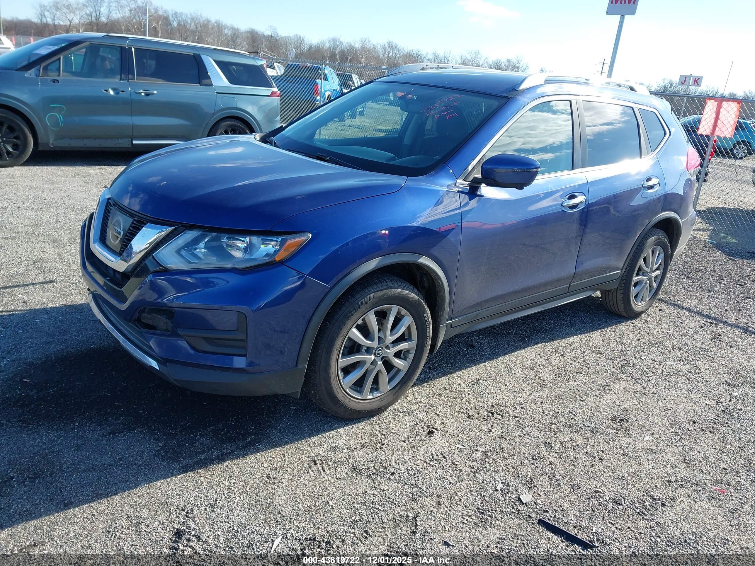 NISSAN ROGUE image 2