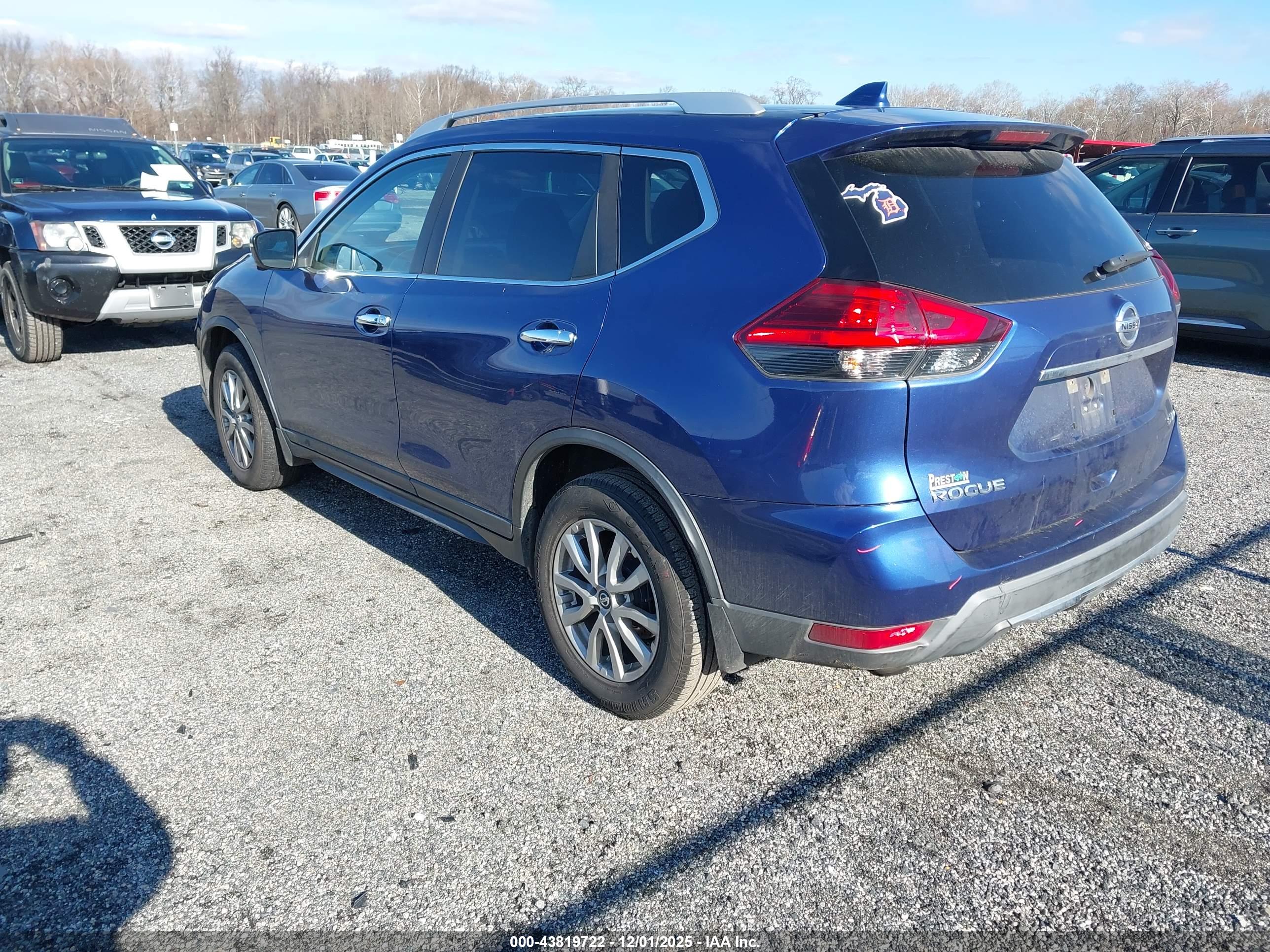 NISSAN ROGUE image 3