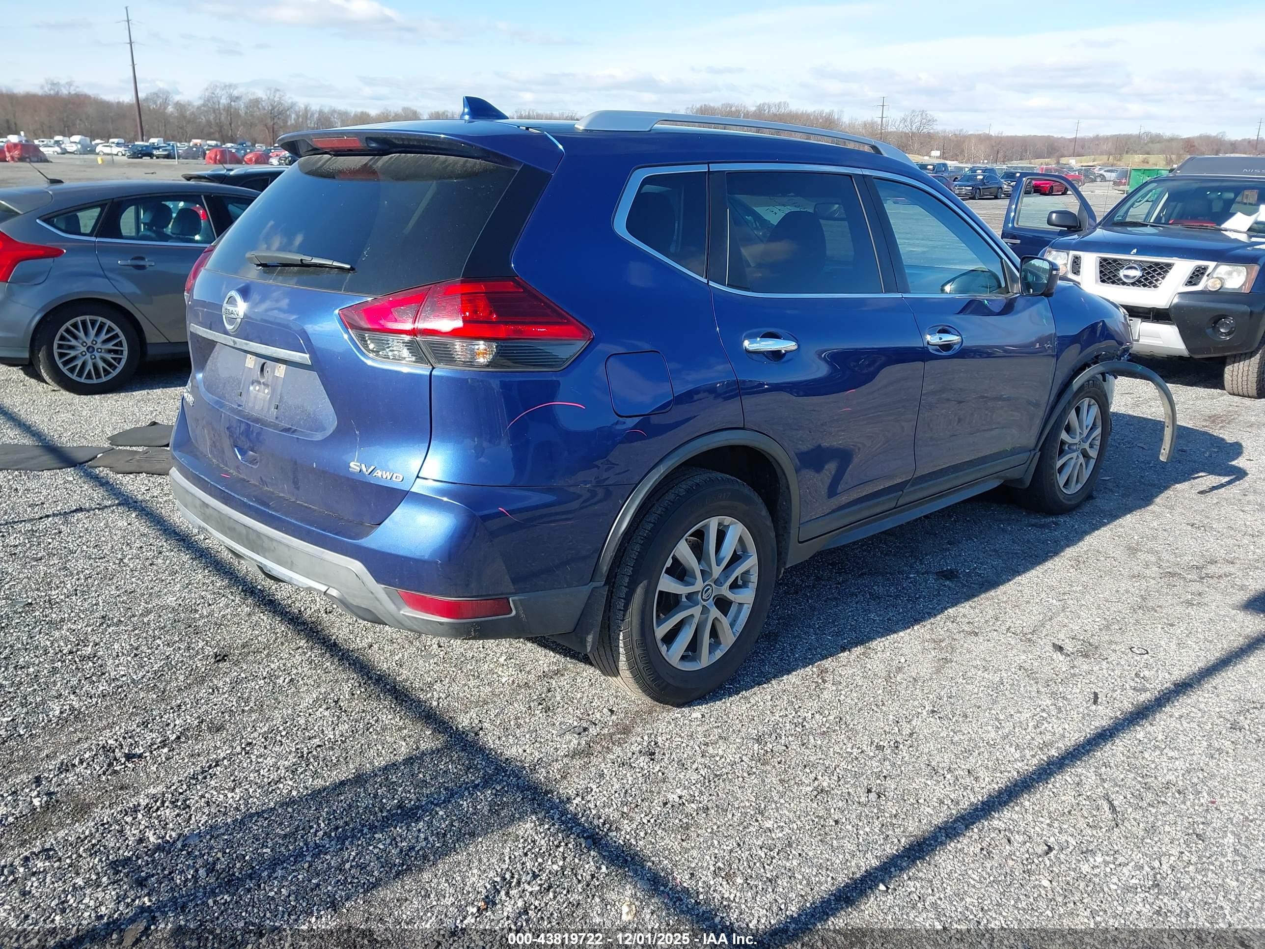 NISSAN ROGUE image 4
