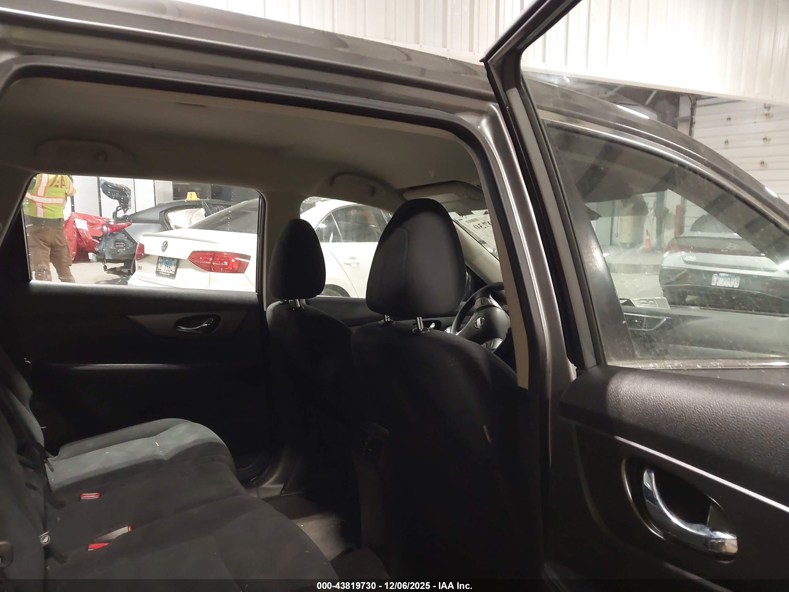 NISSAN ROGUE image 8