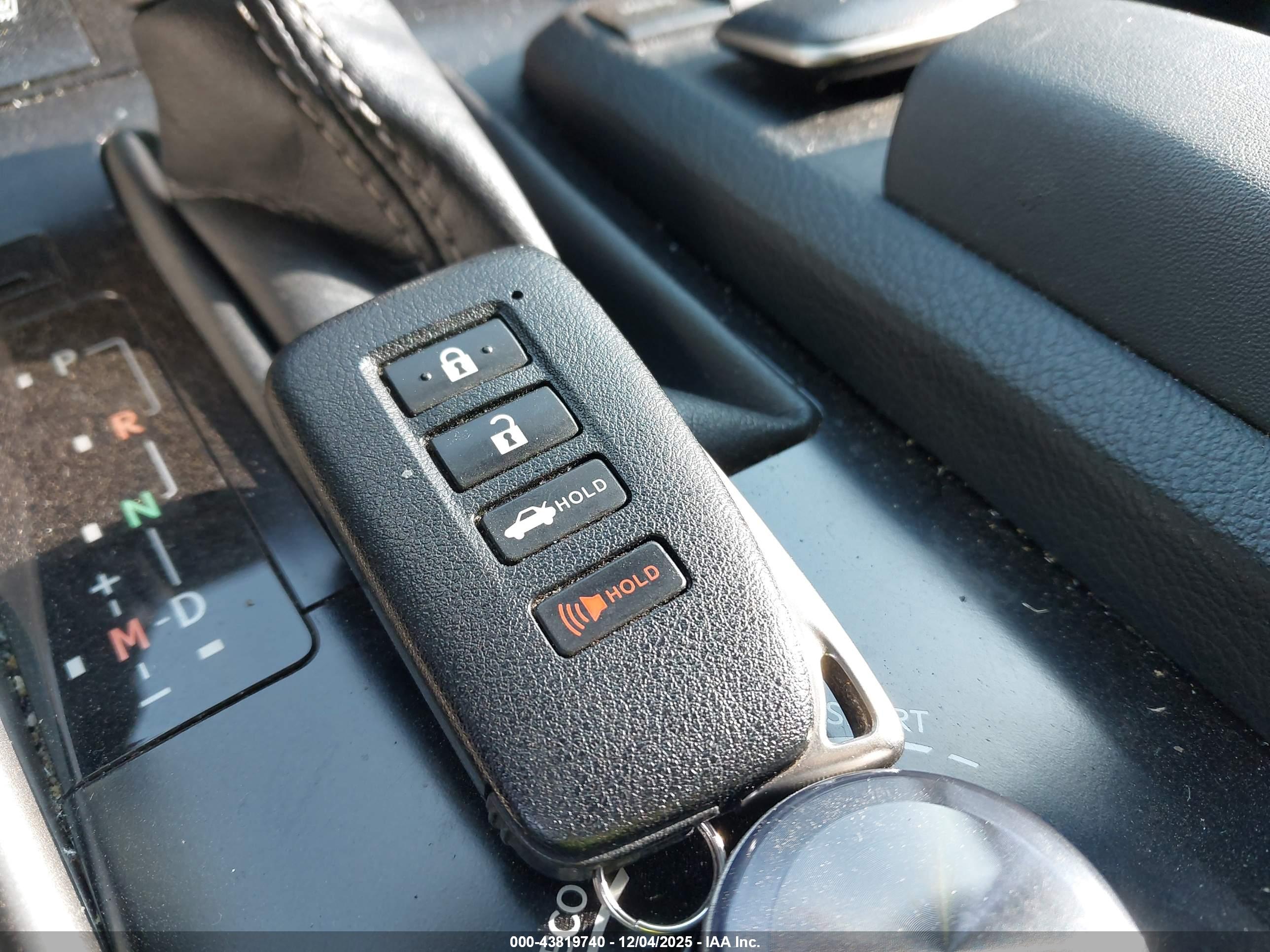 LEXUS IS image 11