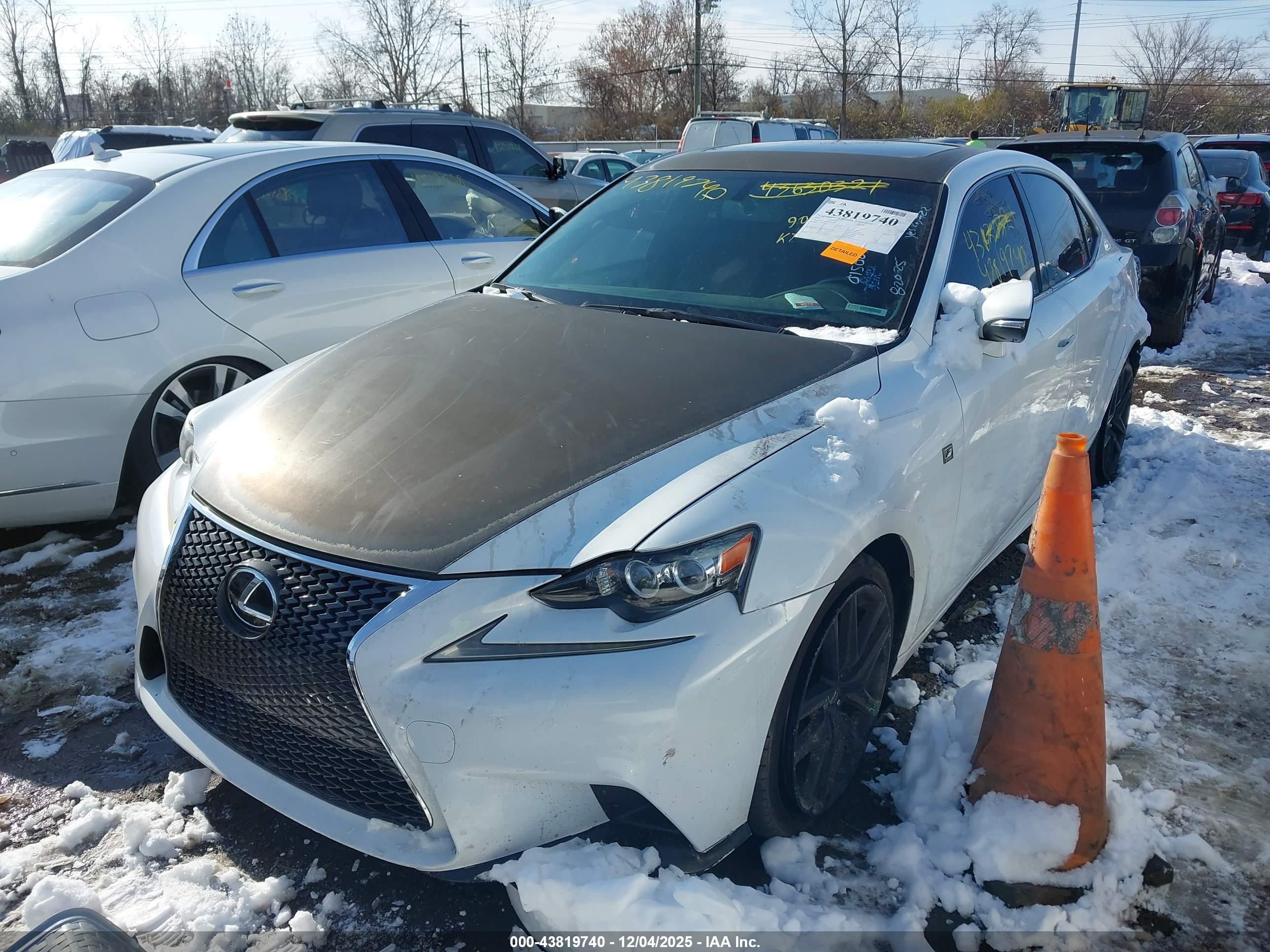 LEXUS IS image 2