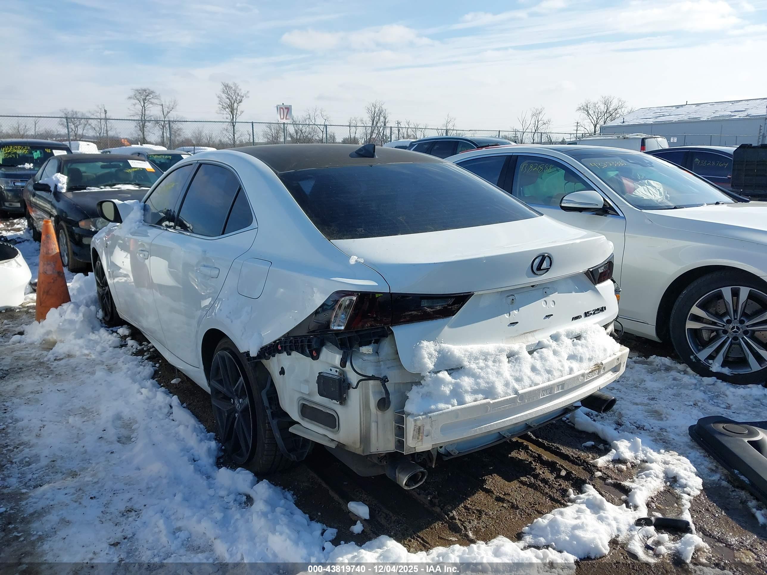 LEXUS IS image 3
