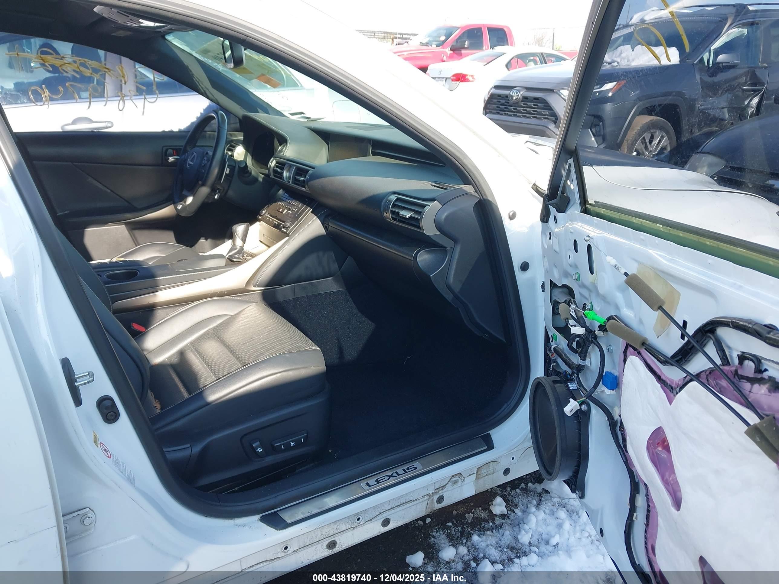 LEXUS IS image 5