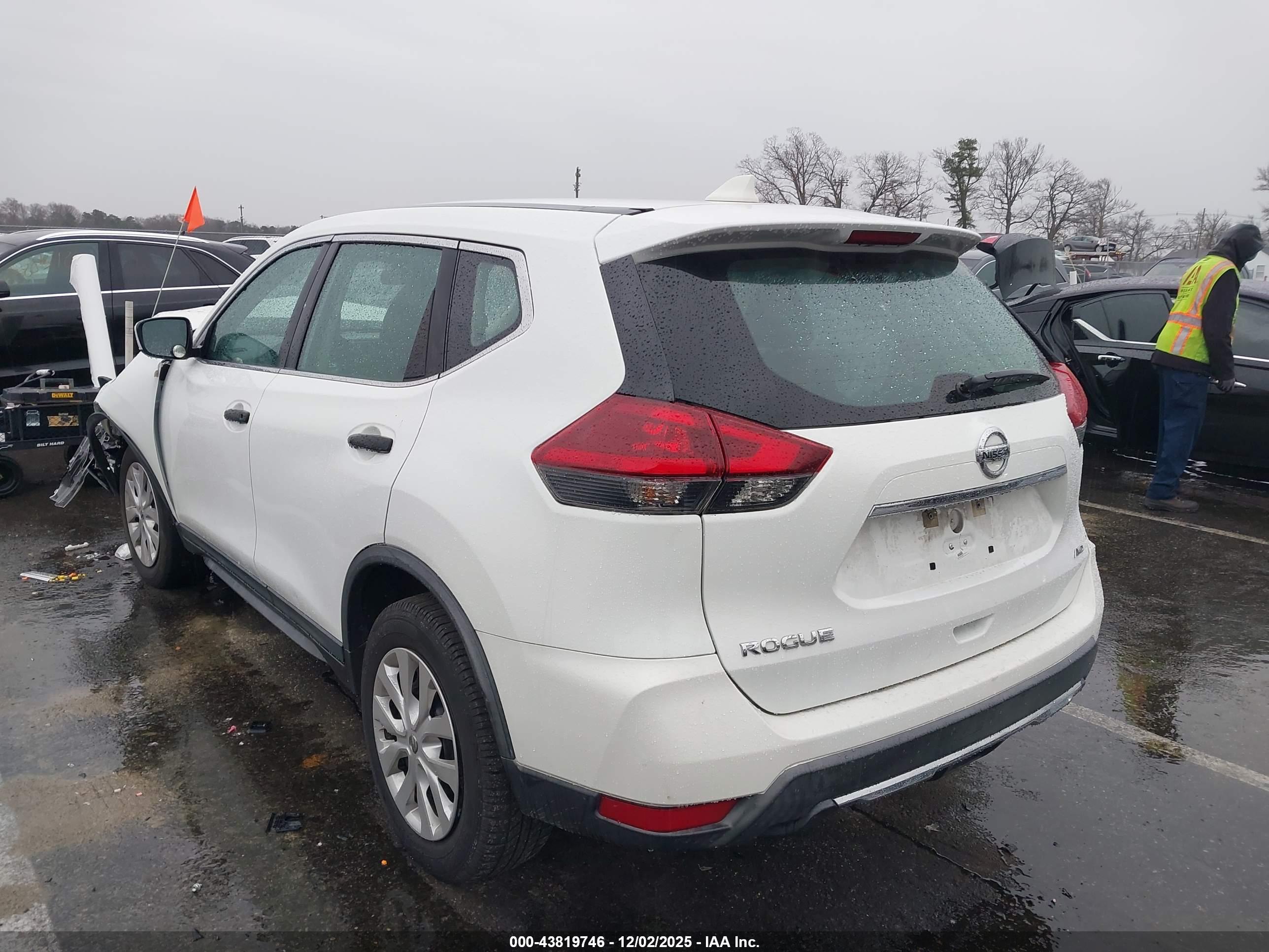 NISSAN ROGUE image 3