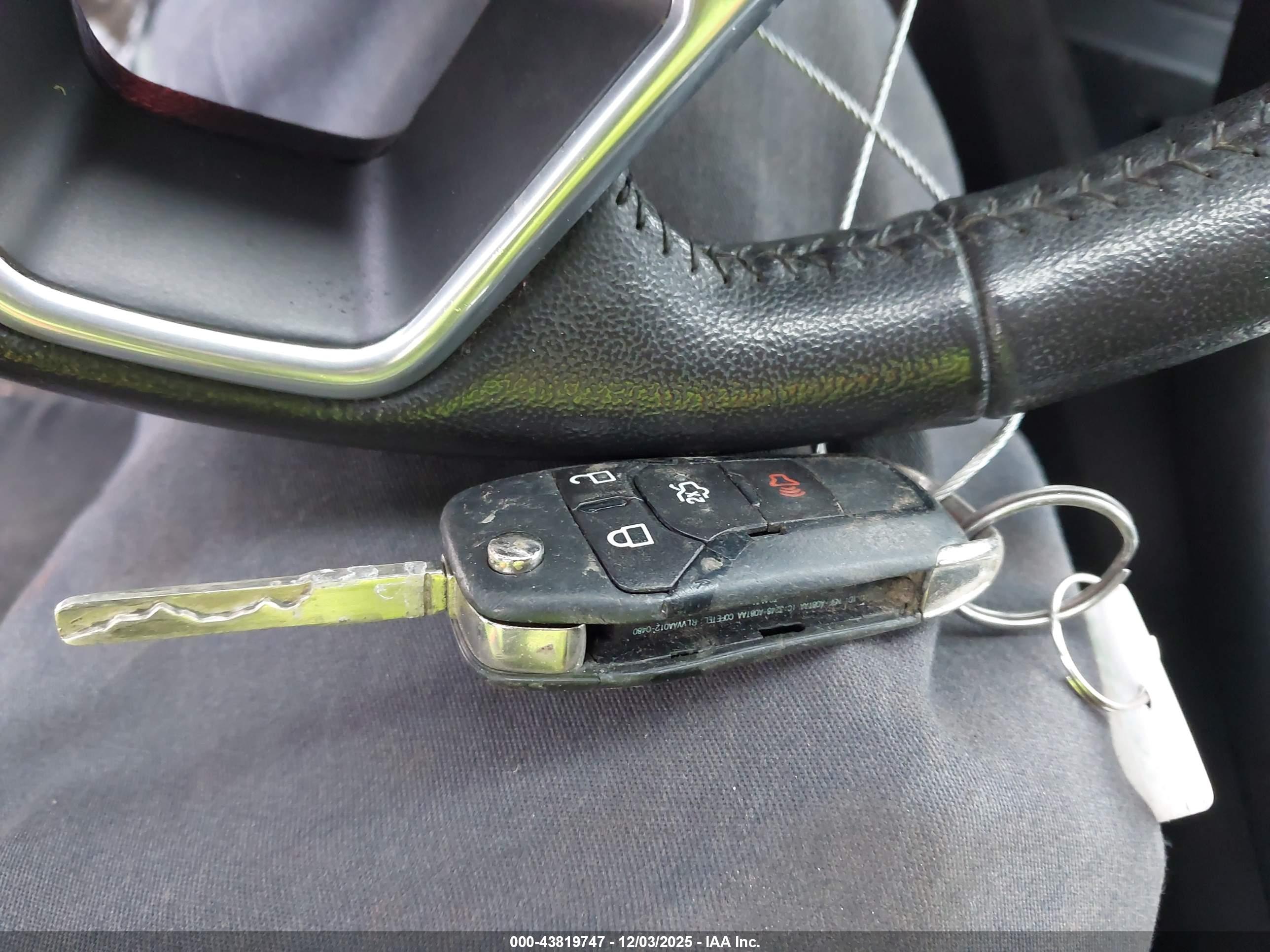 FORD FUSION image 11