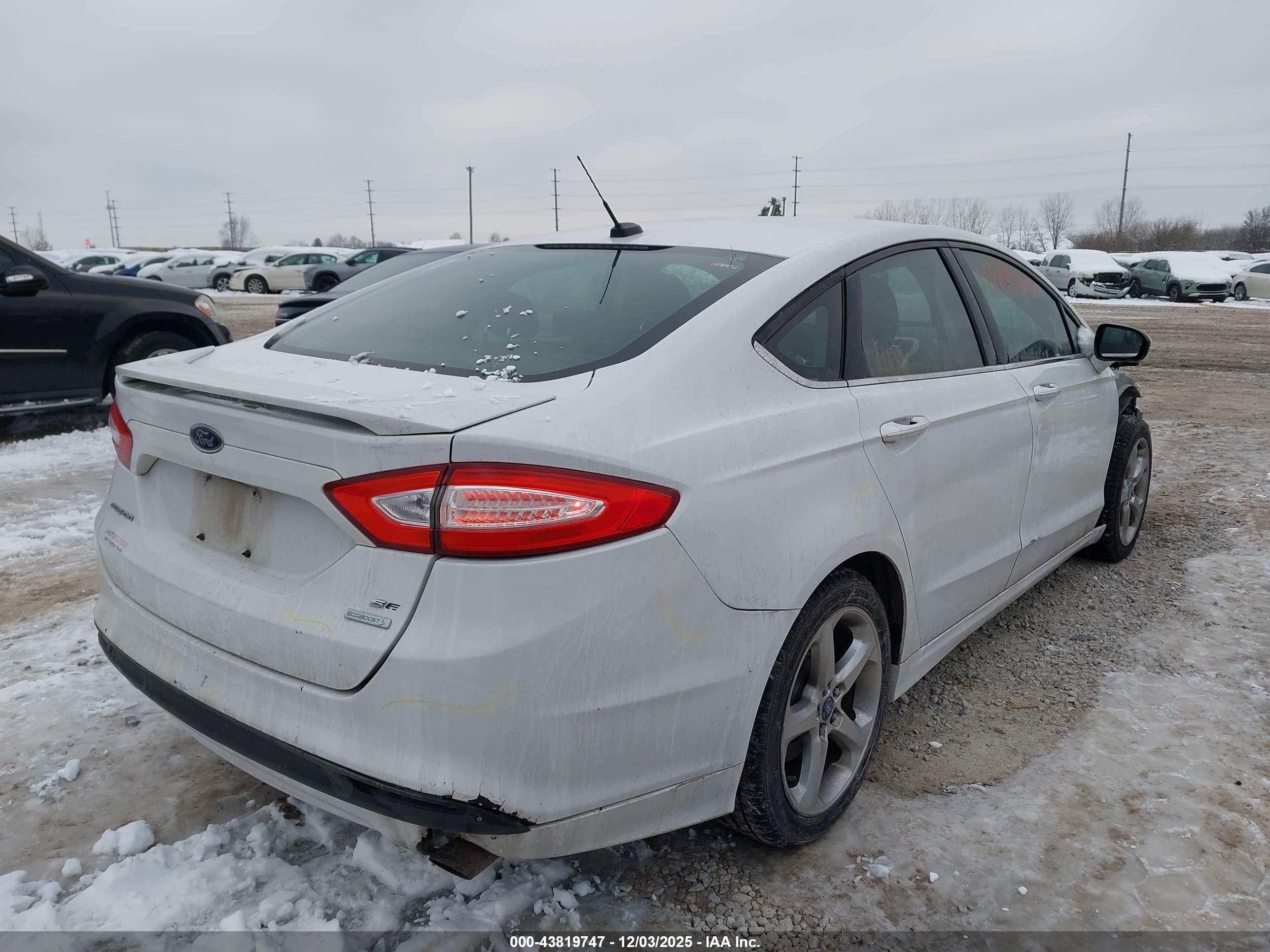 FORD FUSION image 4