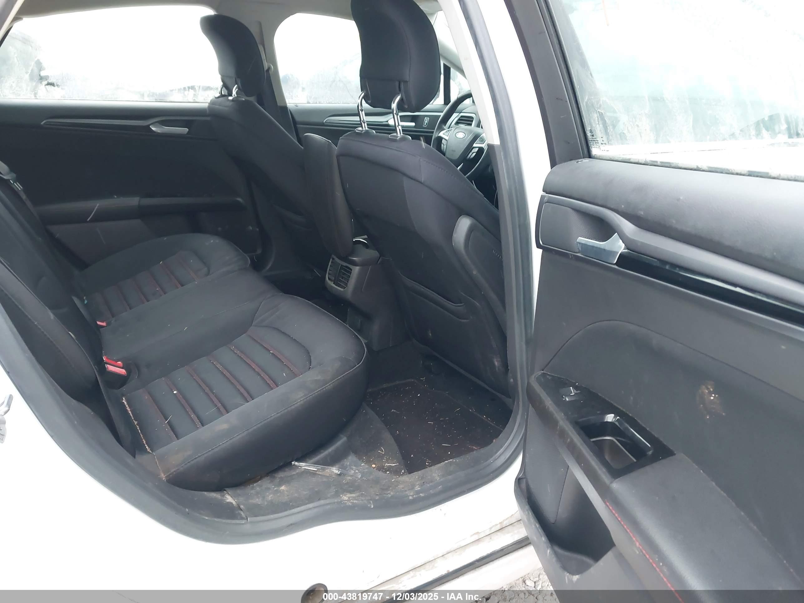 FORD FUSION image 8