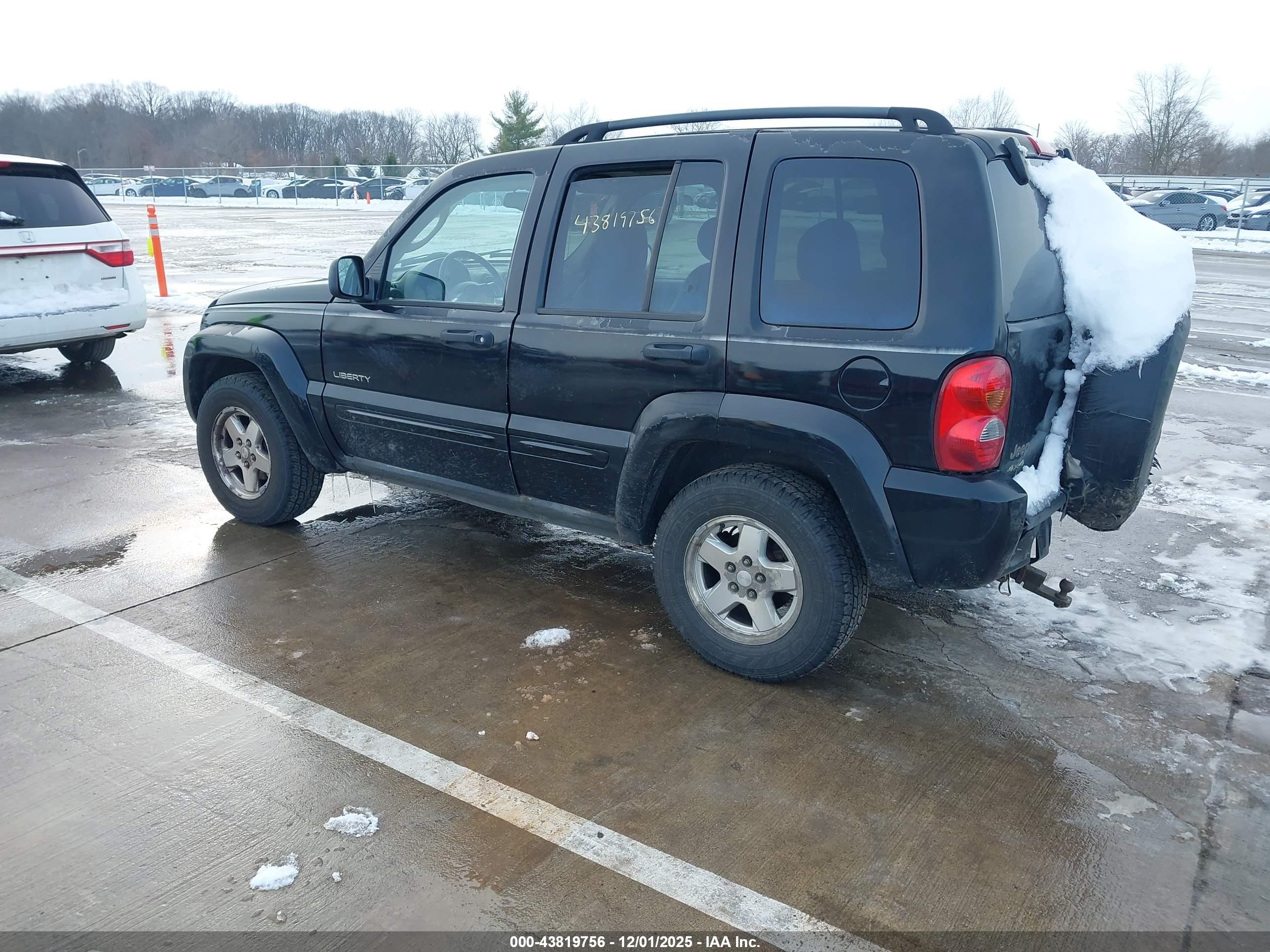 JEEP LIBERTY image 3