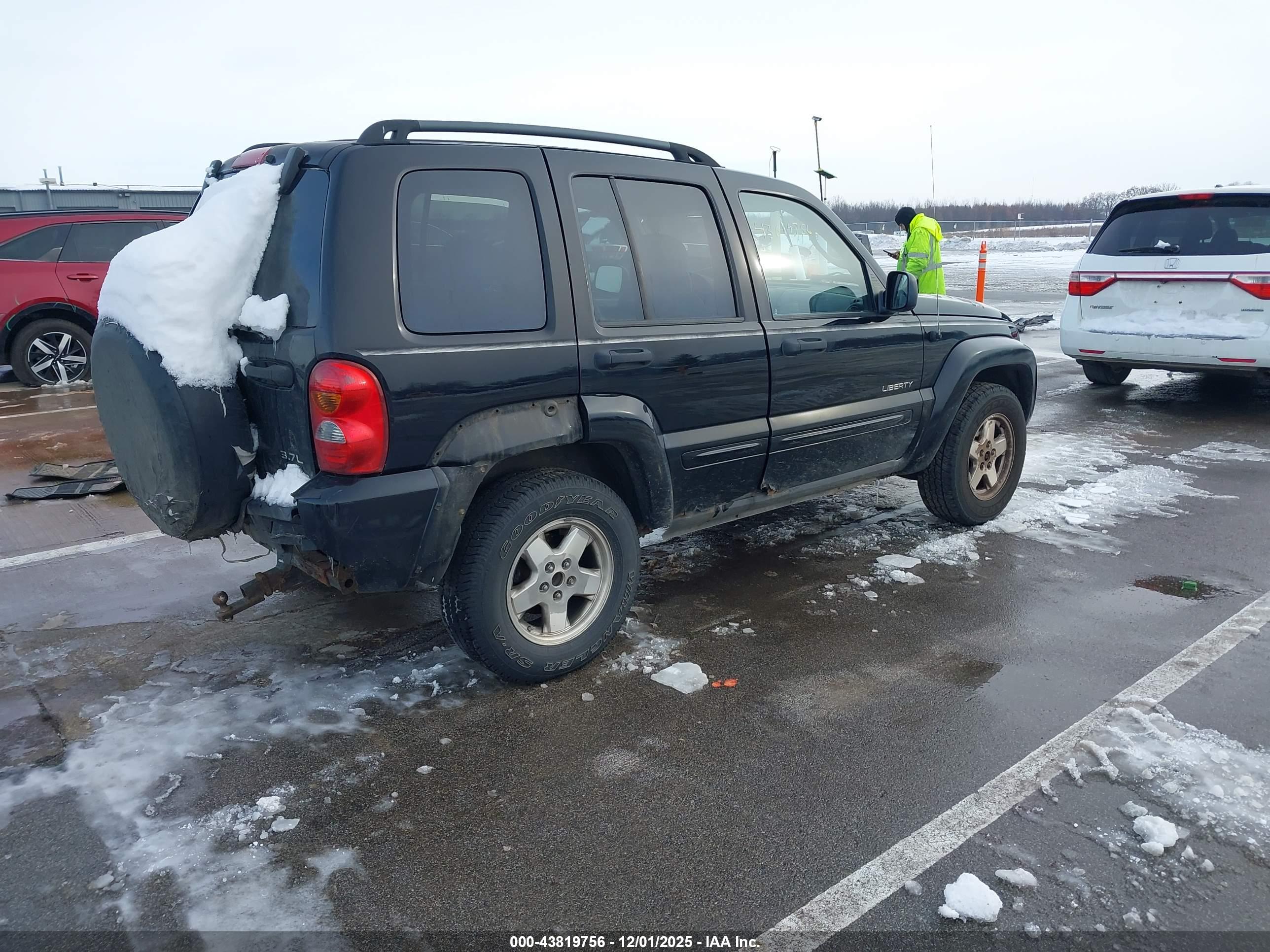 JEEP LIBERTY image 4