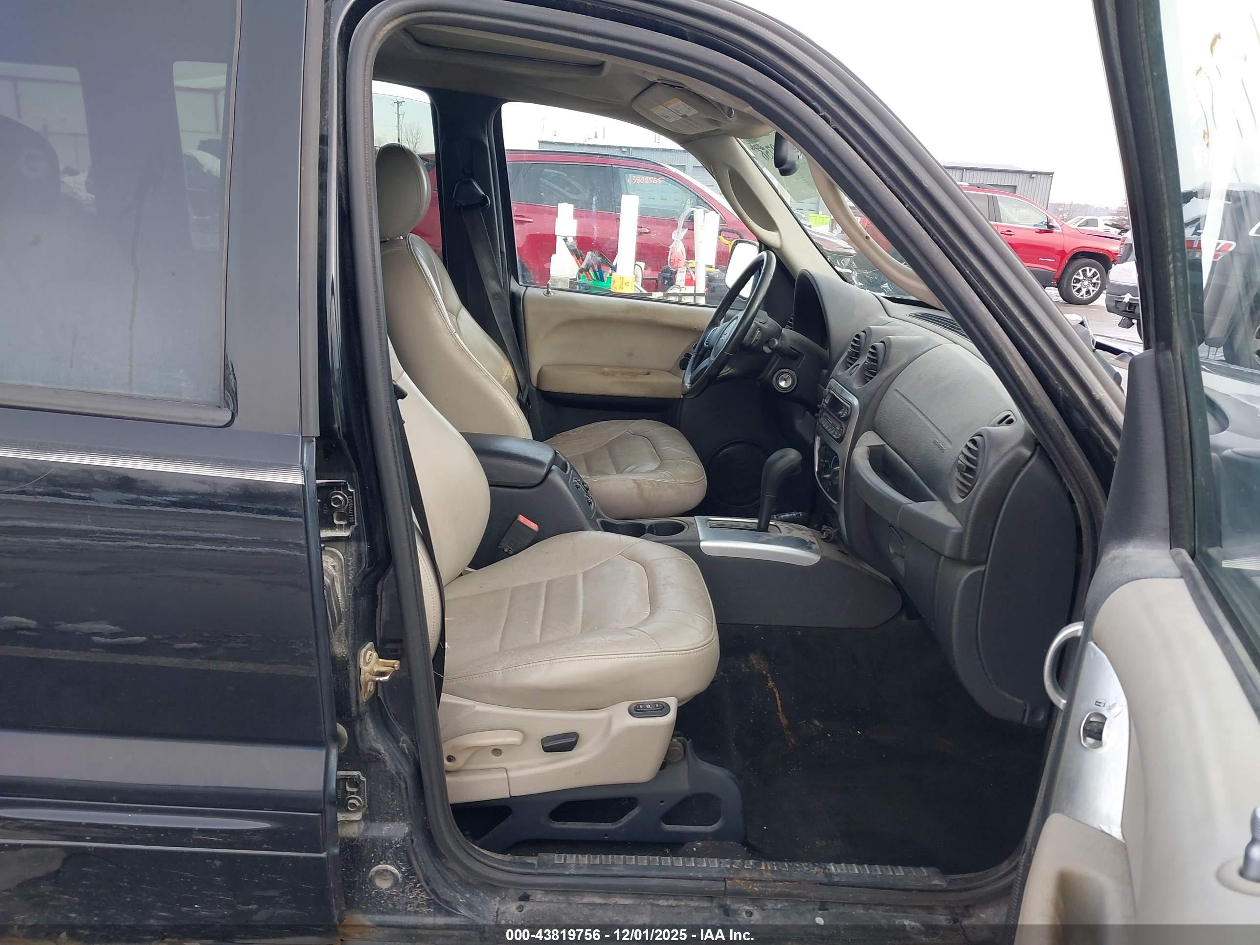 JEEP LIBERTY image 5