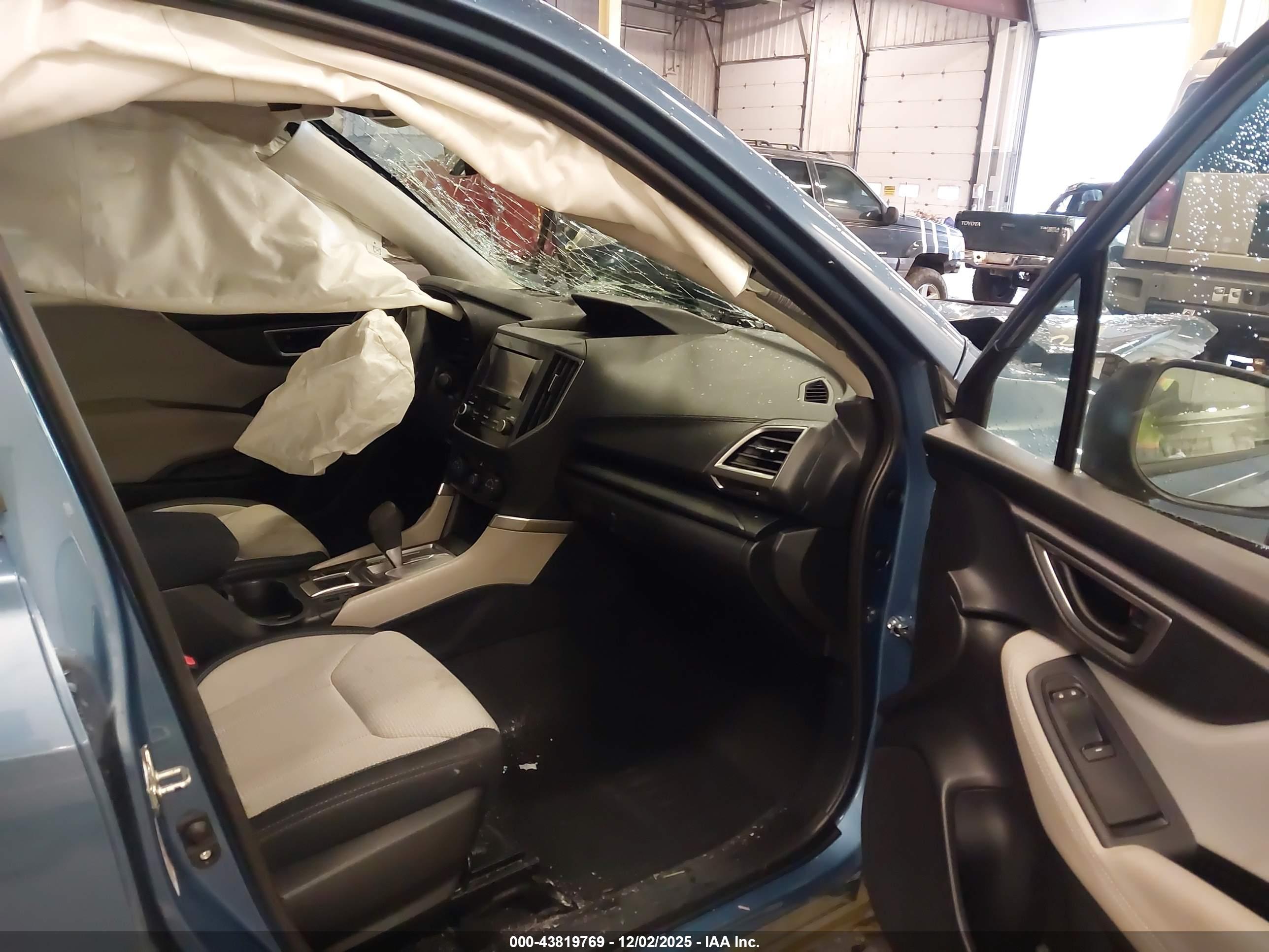 SUBARU FORESTER image 5