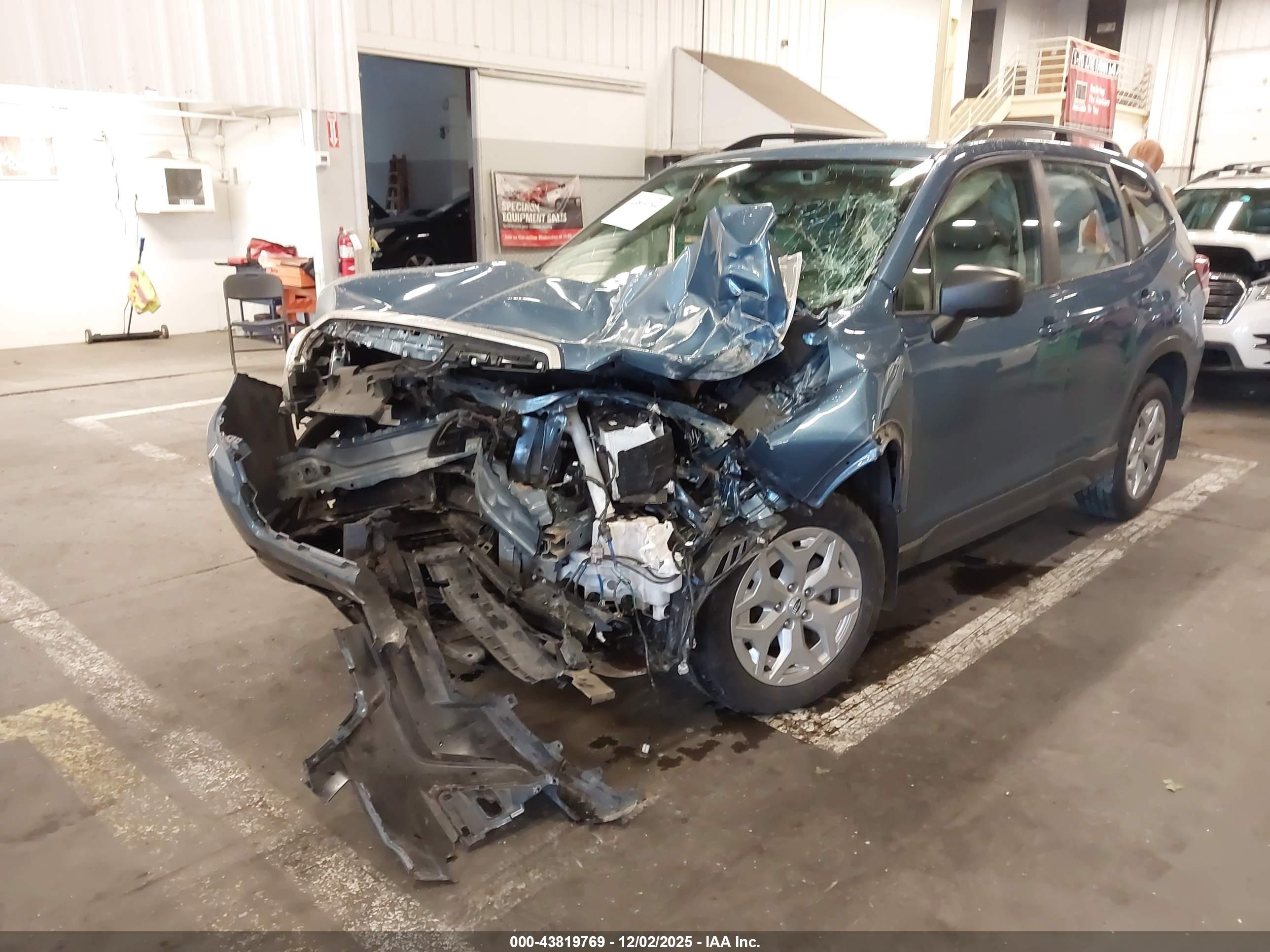 SUBARU FORESTER image 6